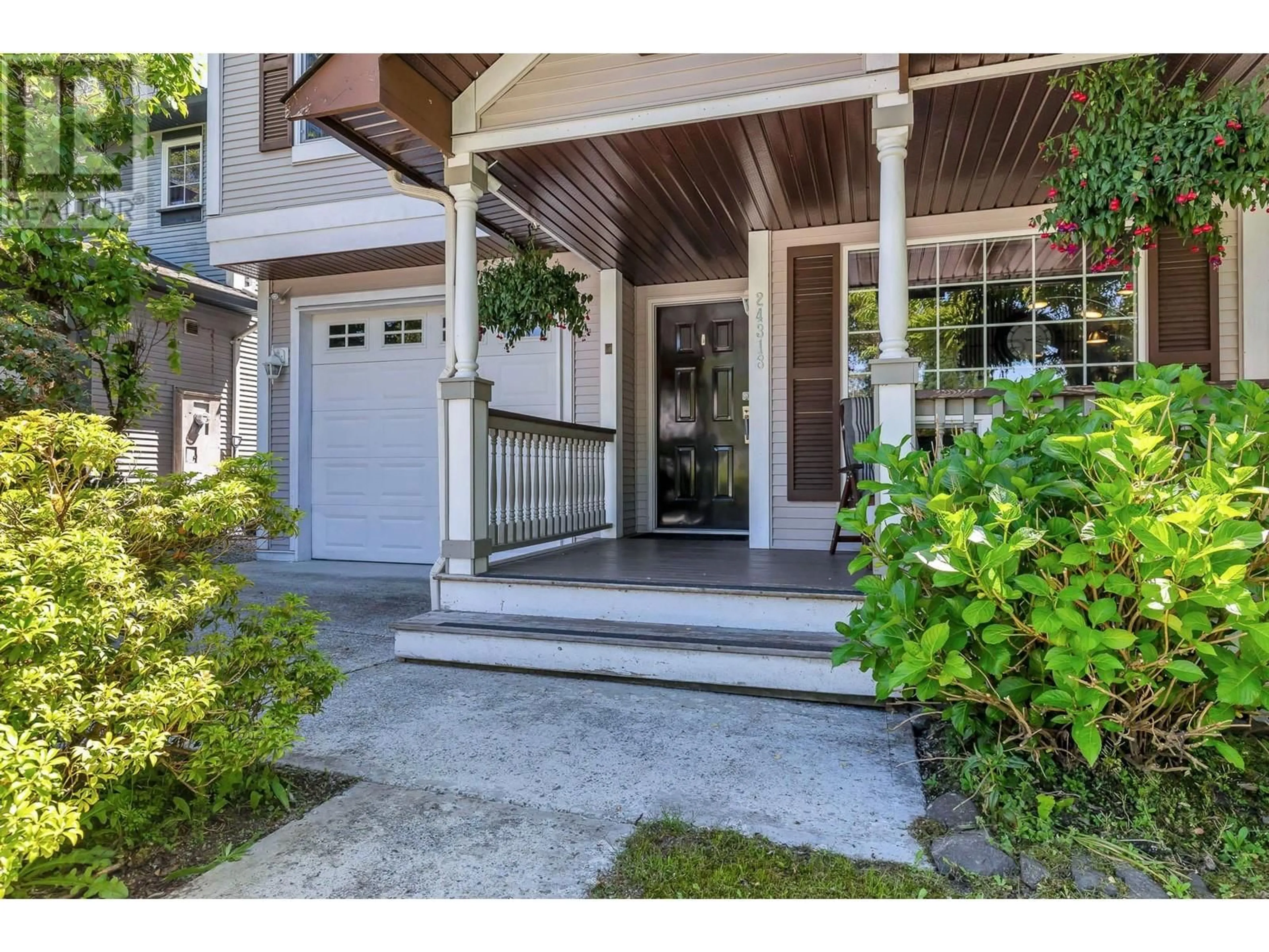 Indoor entryway for 24318 100B AVENUE, Maple Ridge British Columbia V2W1X3