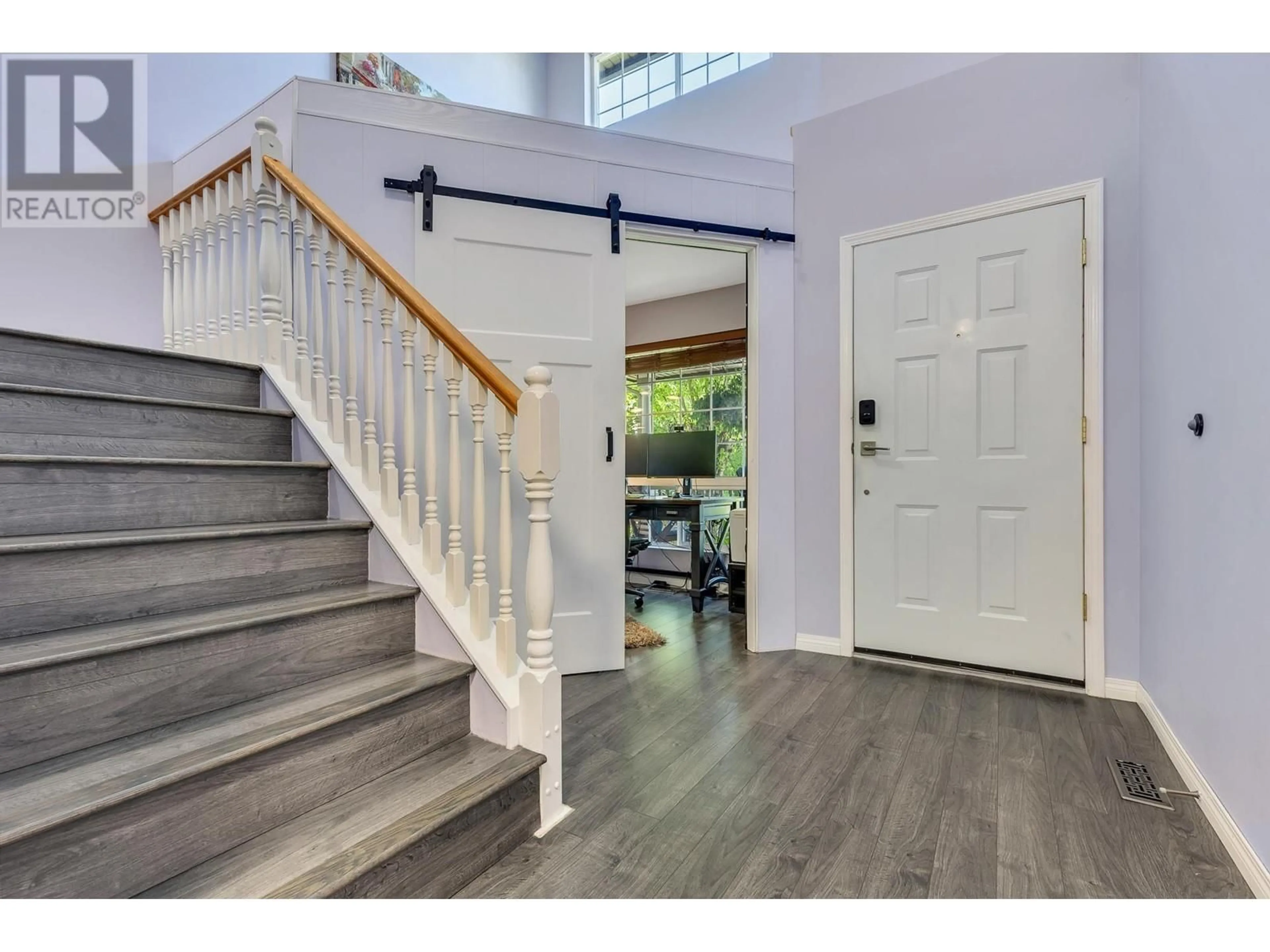 Indoor entryway for 24318 100B AVENUE, Maple Ridge British Columbia V2W1X3