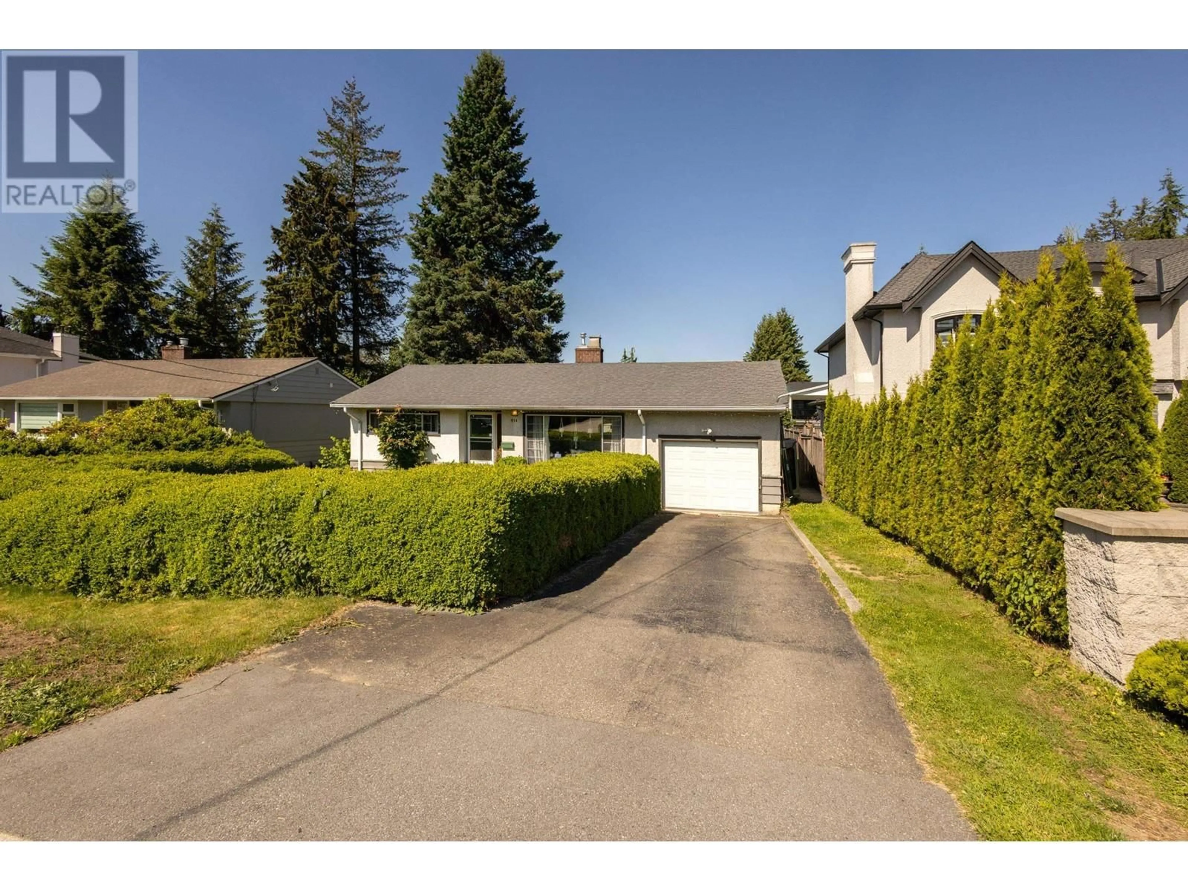 A pic from outside/outdoor area/front of a property/back of a property/a pic from drone, street for 914 MACINTOSH STREET, Coquitlam British Columbia V3J4Z2