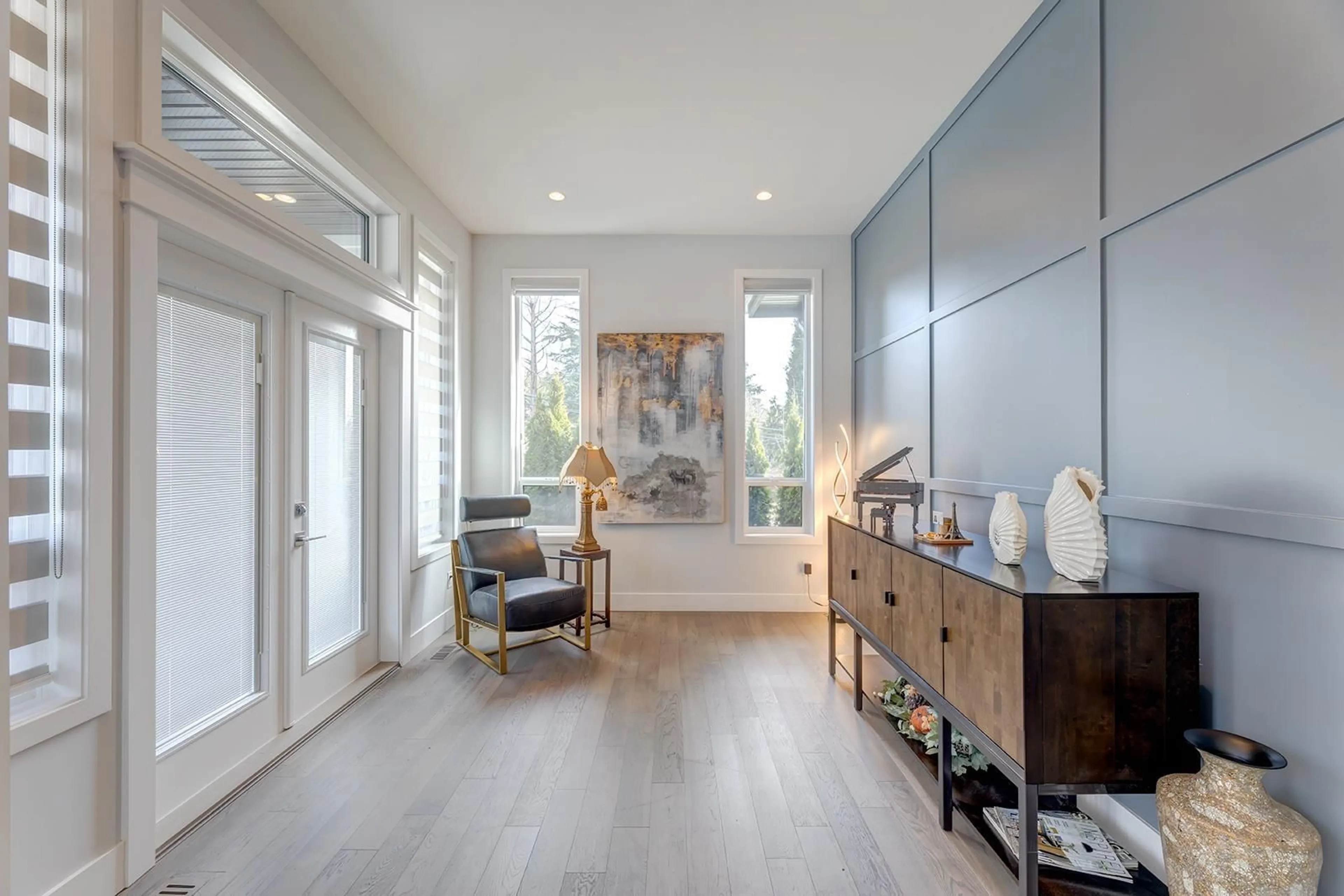 Indoor entryway for 16790 17, Surrey British Columbia V3Z0T3