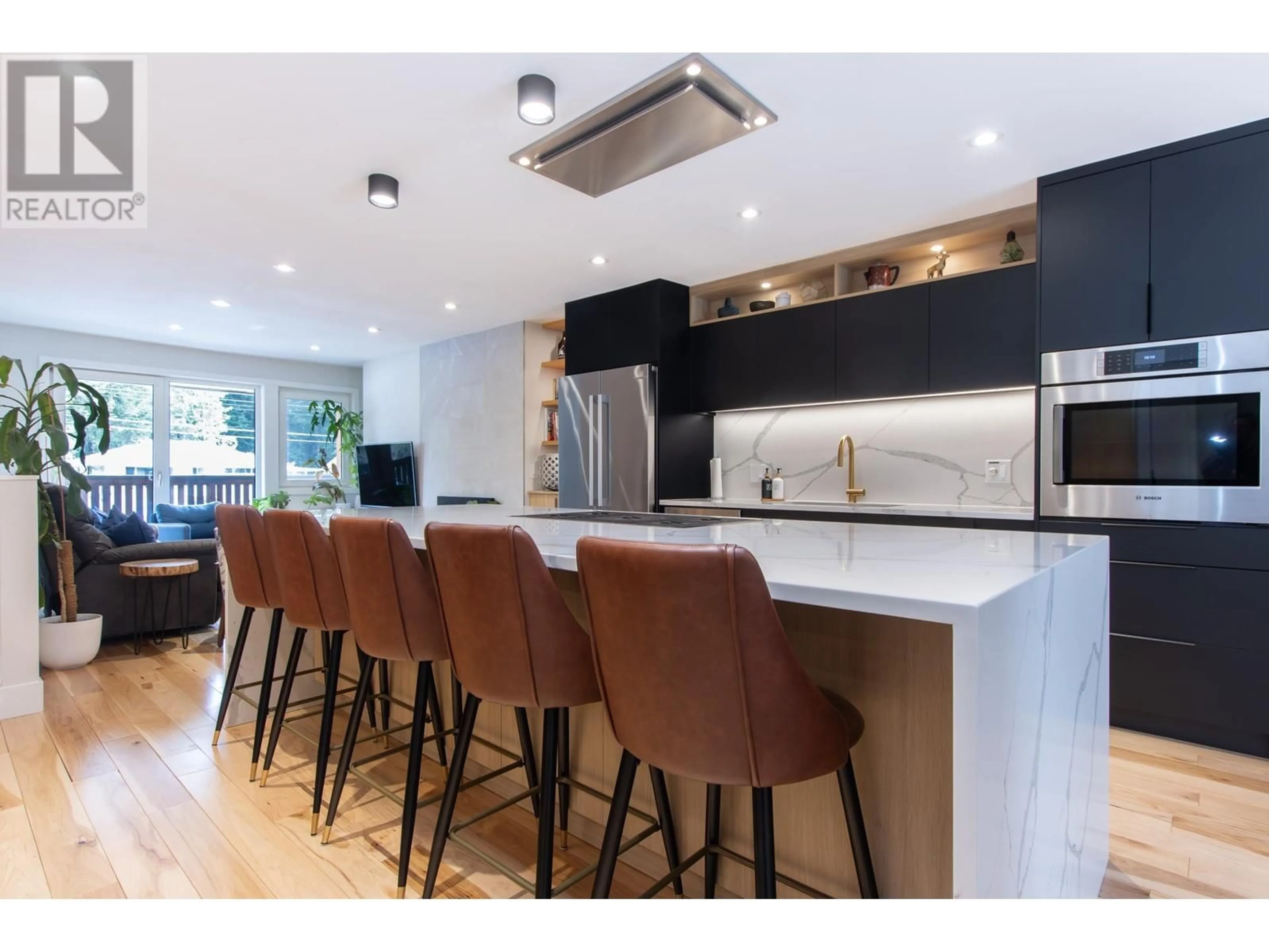 Contemporary kitchen, wood/laminate floor for 1358 JUDD ROAD, Squamish British Columbia V0N1H0
