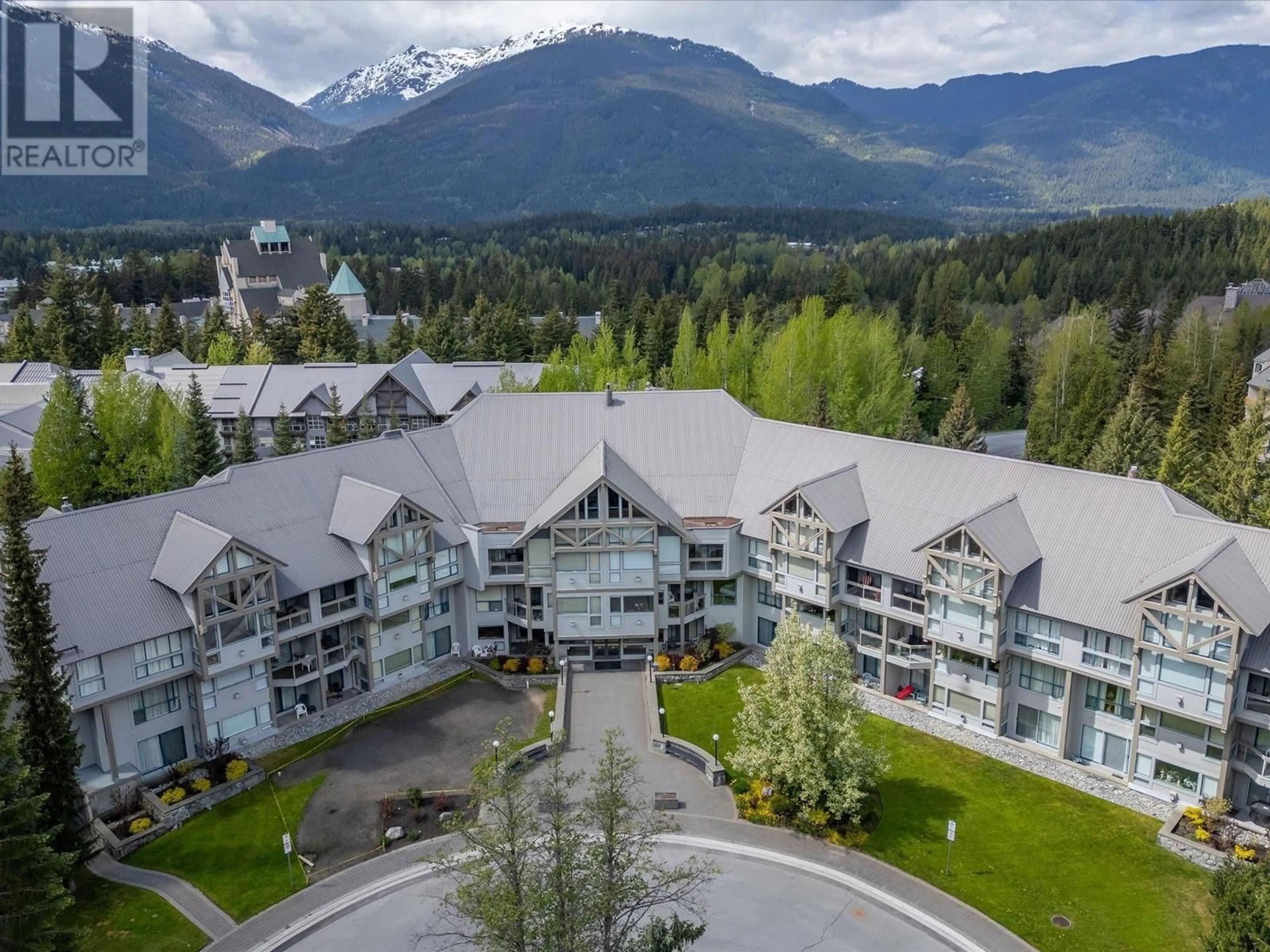 A pic from outside/outdoor area/front of a property/back of a property/a pic from drone, mountain view for 303/304 - 4905 SPEARHEAD PLACE, Whistler British Columbia V8E1E8