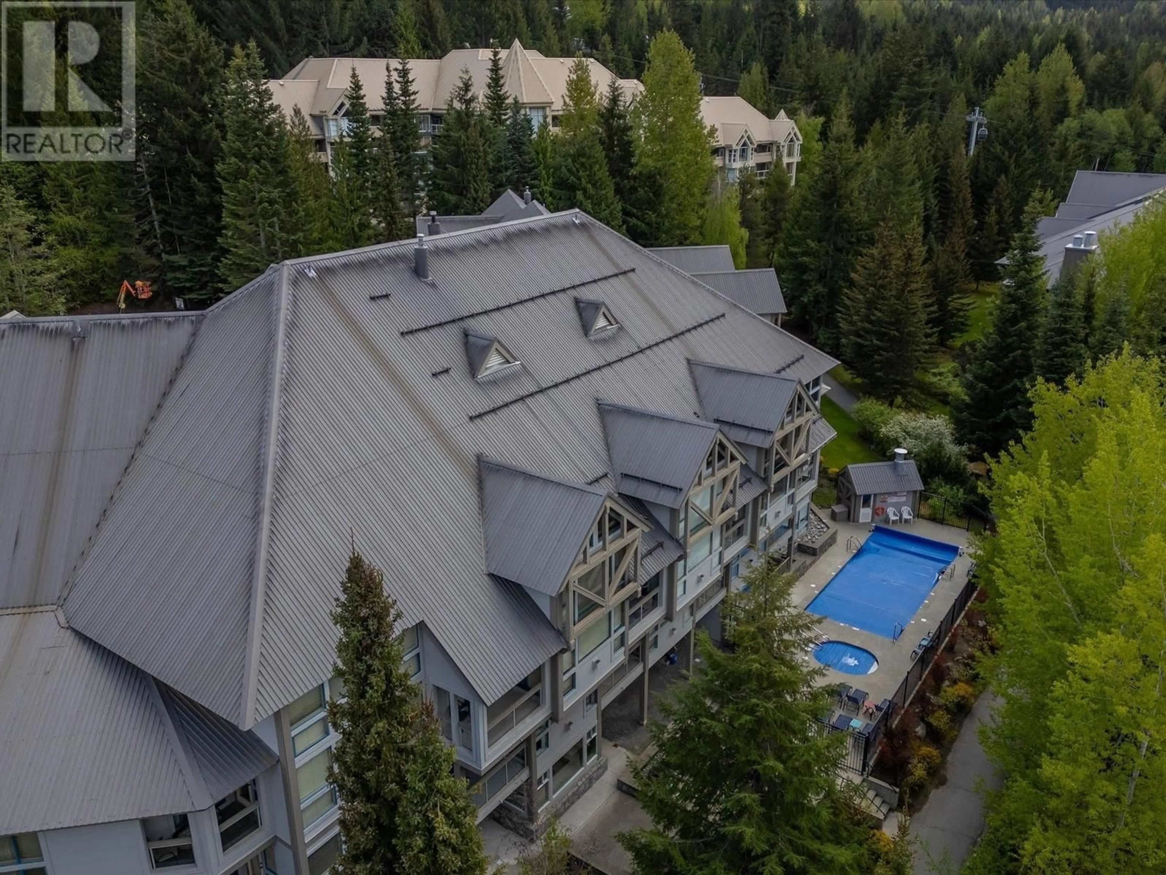 A pic from outside/outdoor area/front of a property/back of a property/a pic from drone, unknown for 303/304 - 4905 SPEARHEAD PLACE, Whistler British Columbia V8E1E8