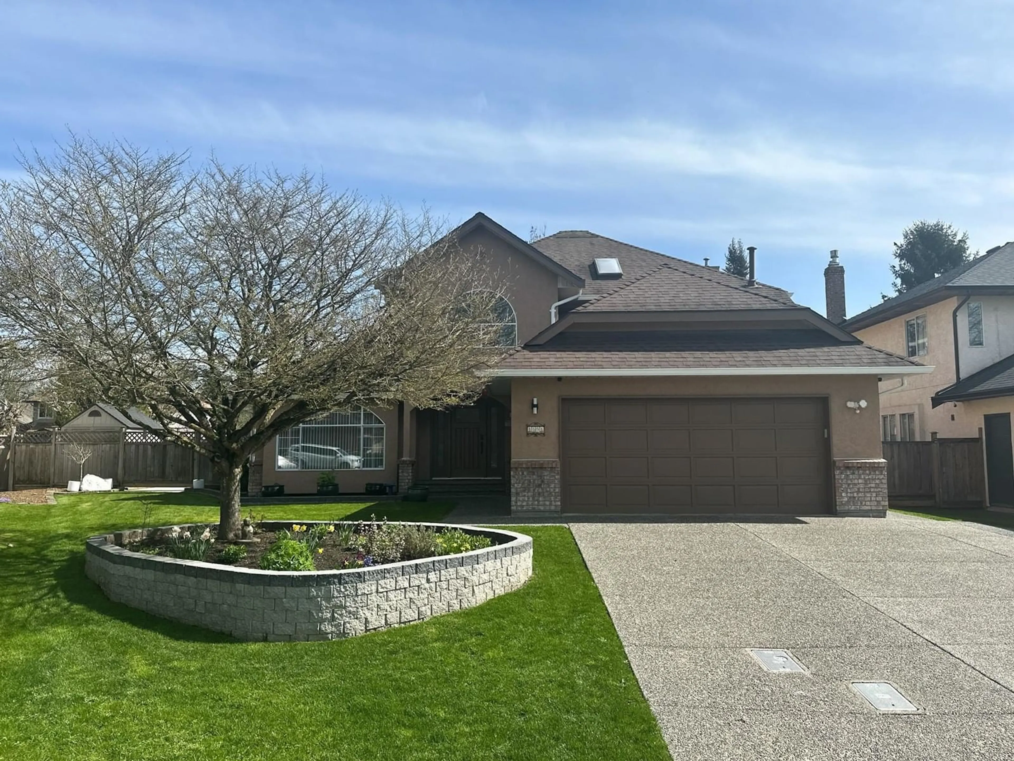 A pic from outside/outdoor area/front of a property/back of a property/a pic from drone, street for 8598 142A, Surrey British Columbia V3W0S6
