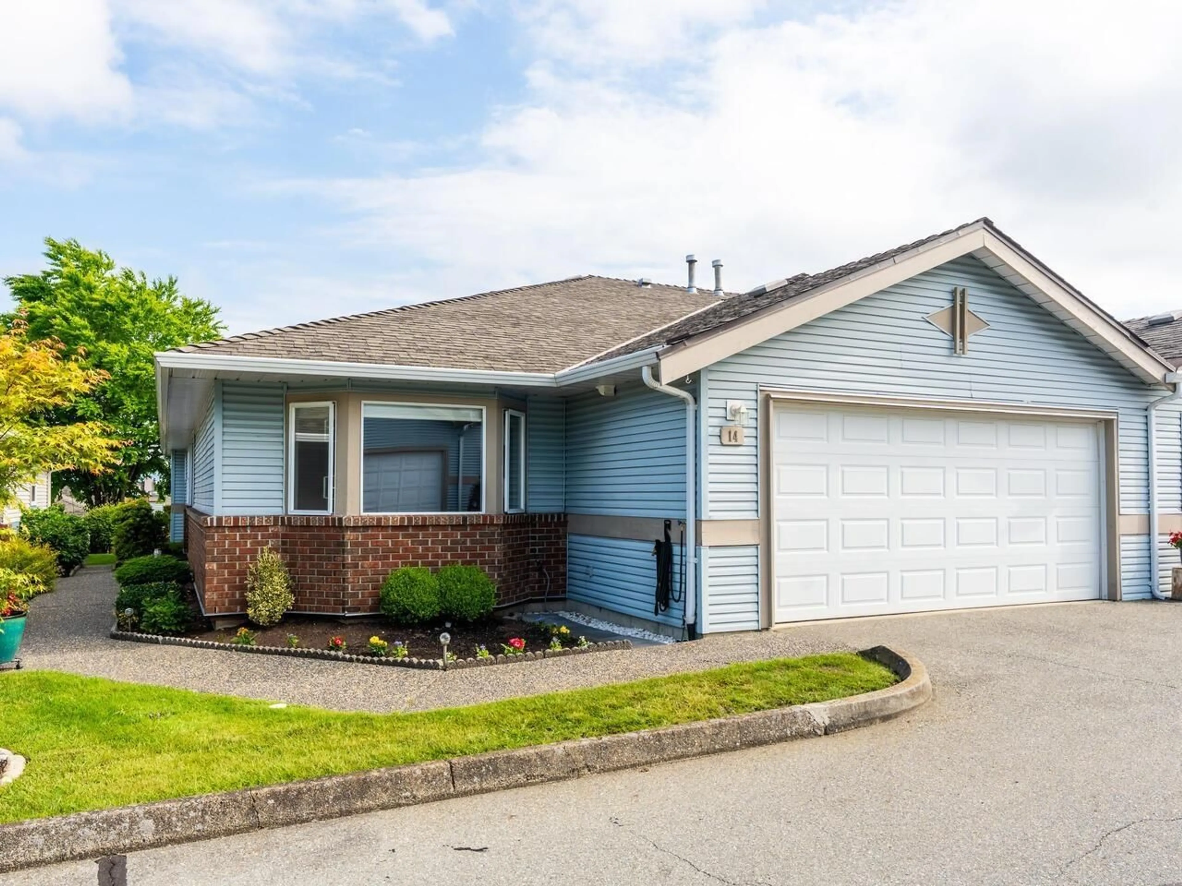 Home with vinyl exterior material, street for 14 - 8889 212, Langley British Columbia V1M2E8