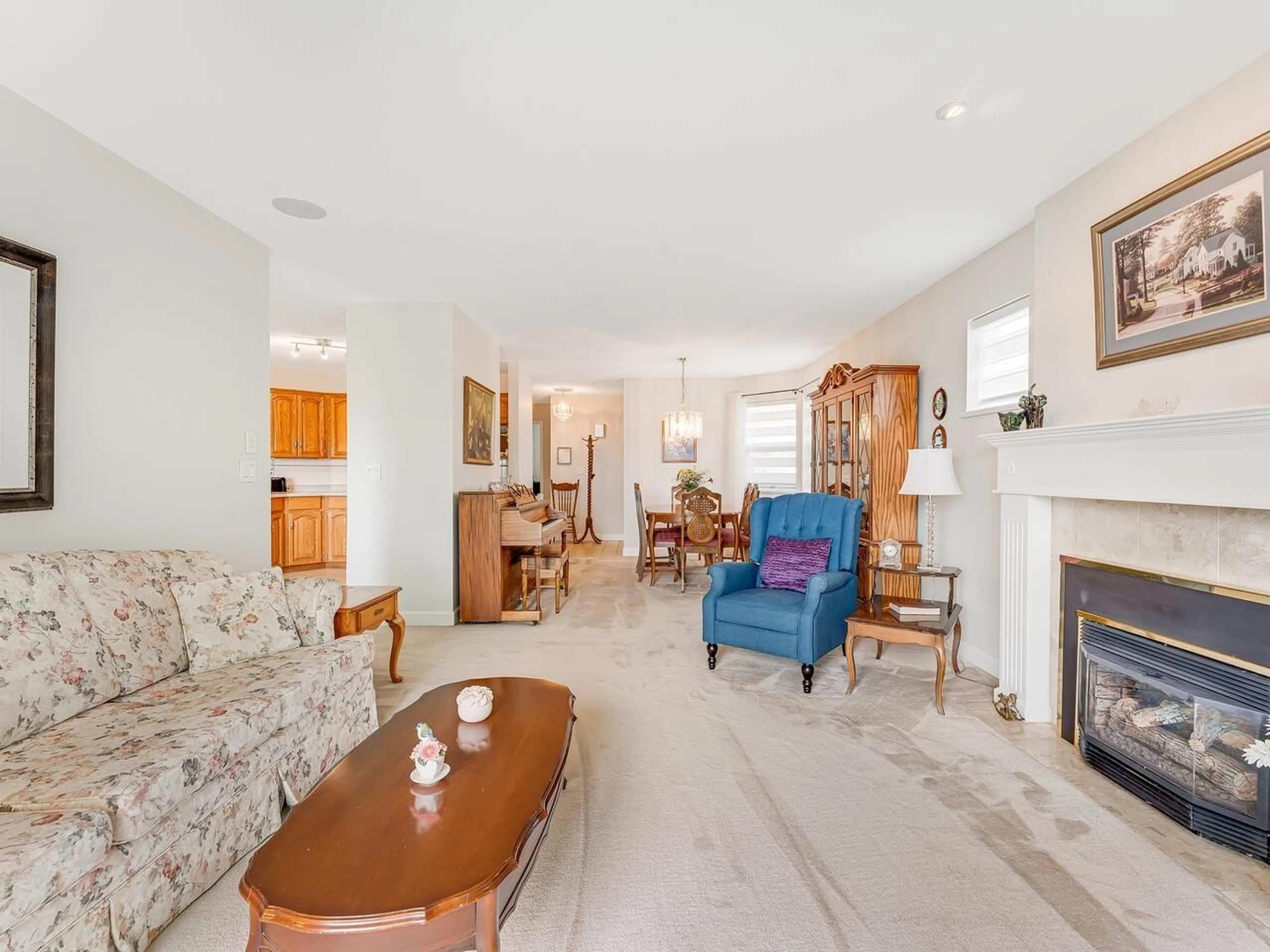 Living room with furniture, unknown for 14 - 8889 212, Langley British Columbia V1M2E8