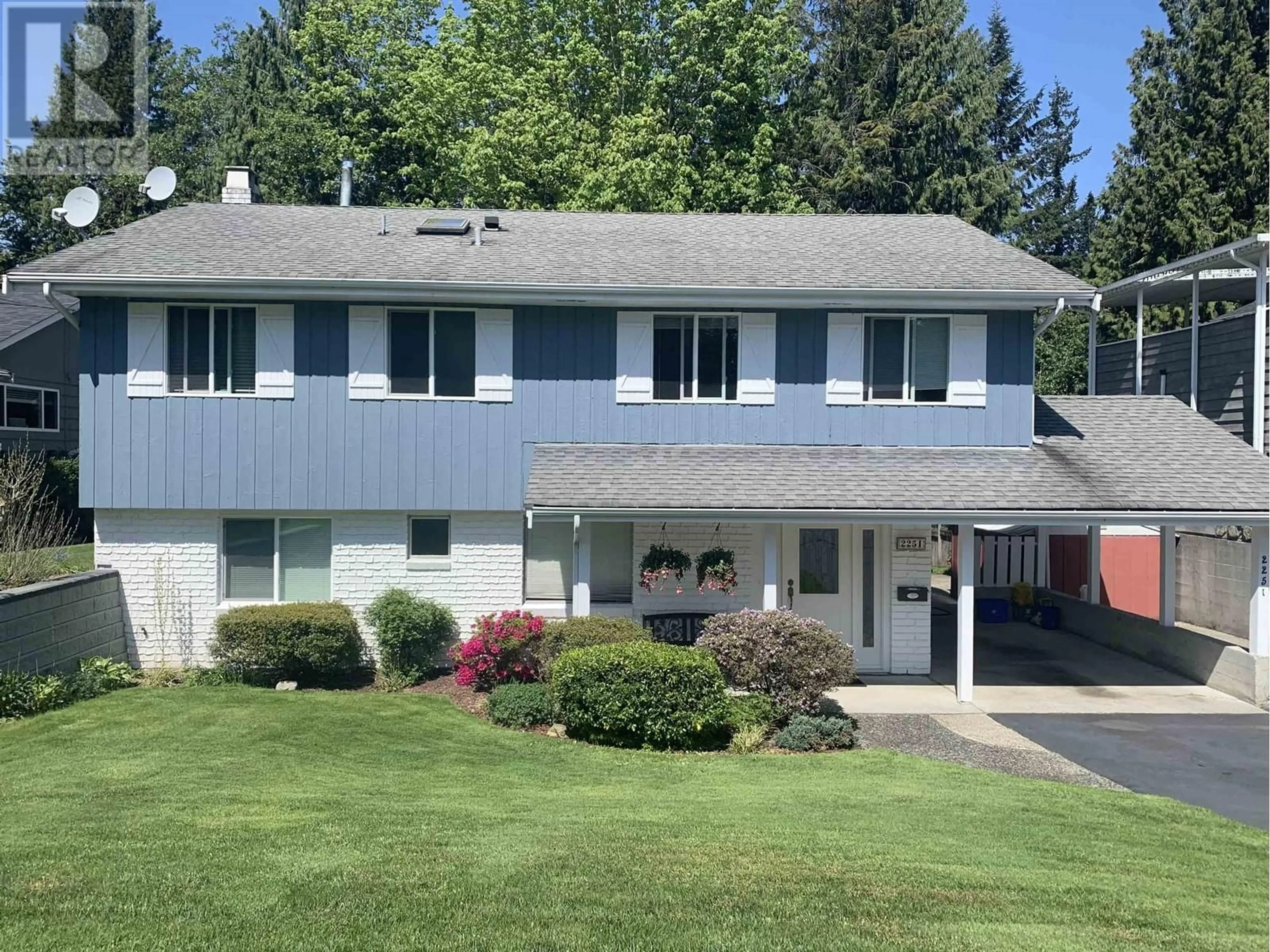 Home with vinyl exterior material, mountain view for 2251 BERKLEY AVENUE, North Vancouver British Columbia V7H1Z6
