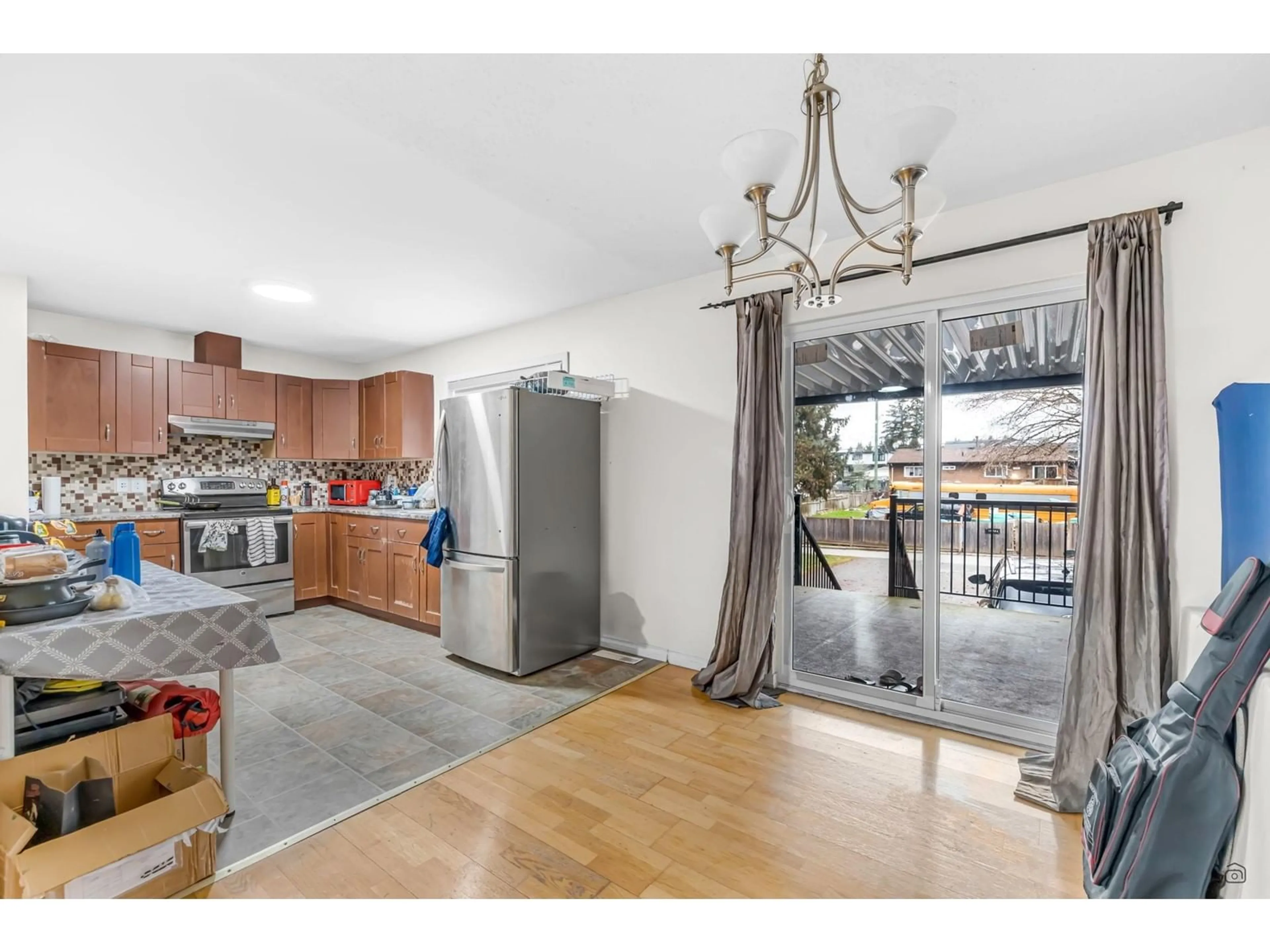 Open concept kitchen, unknown for 15079 87B, Surrey British Columbia V3S5G6