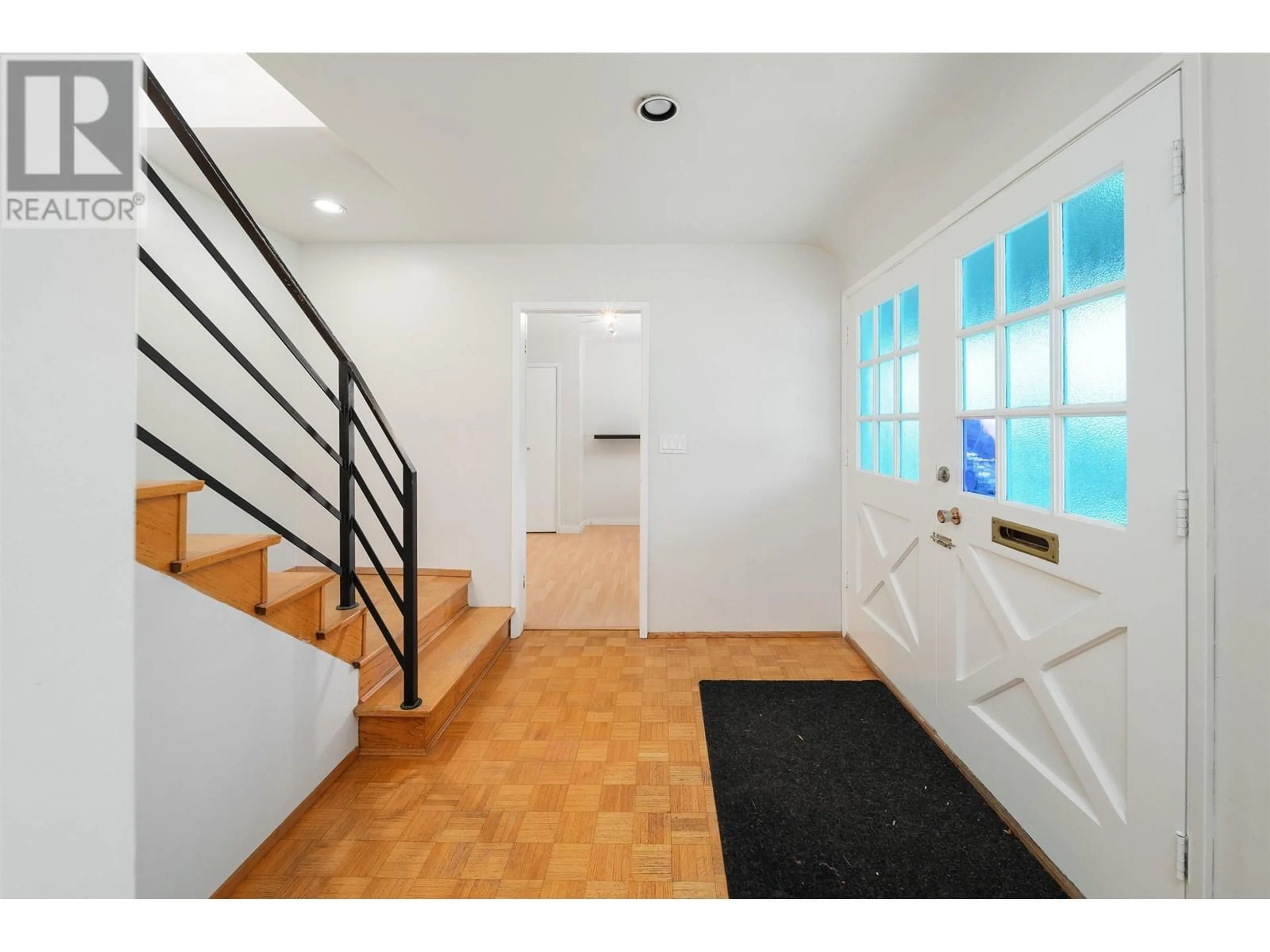 Indoor entryway for 1190 15TH STREET, North Vancouver British Columbia V7J1K7