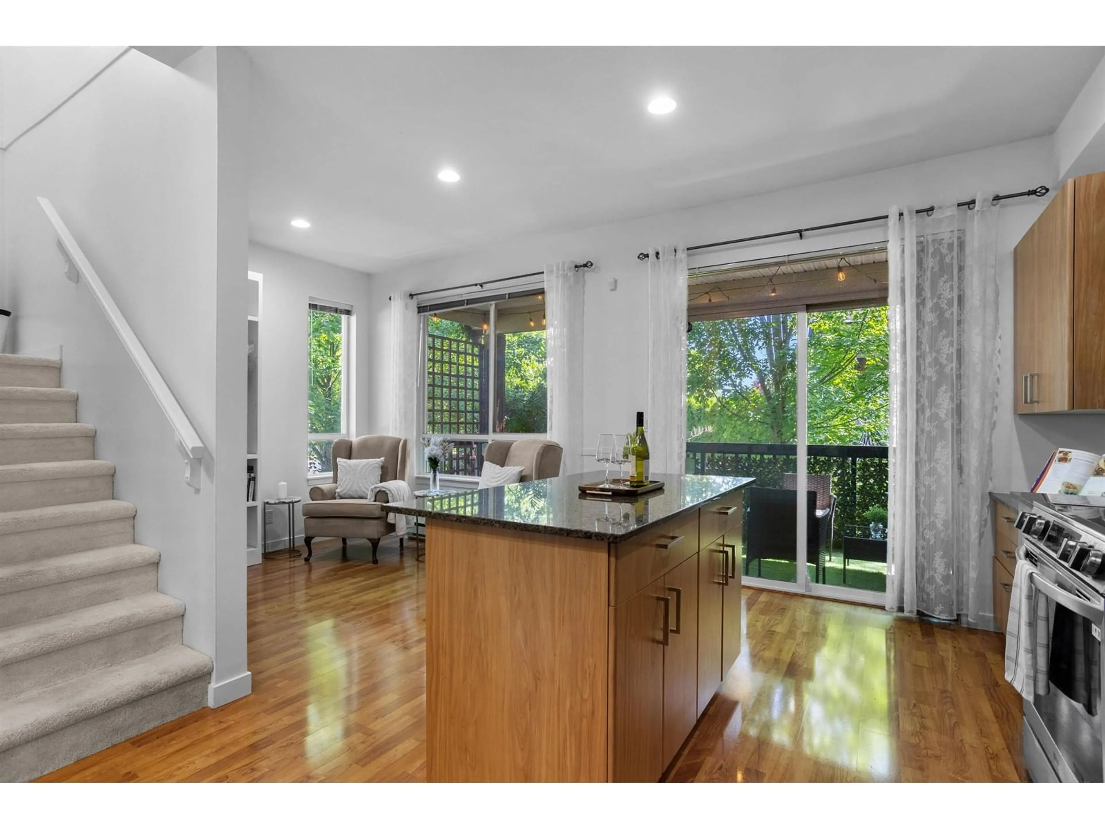 Open concept kitchen, wood/laminate floor for 21 - 16772 61, Surrey British Columbia V3S4P2