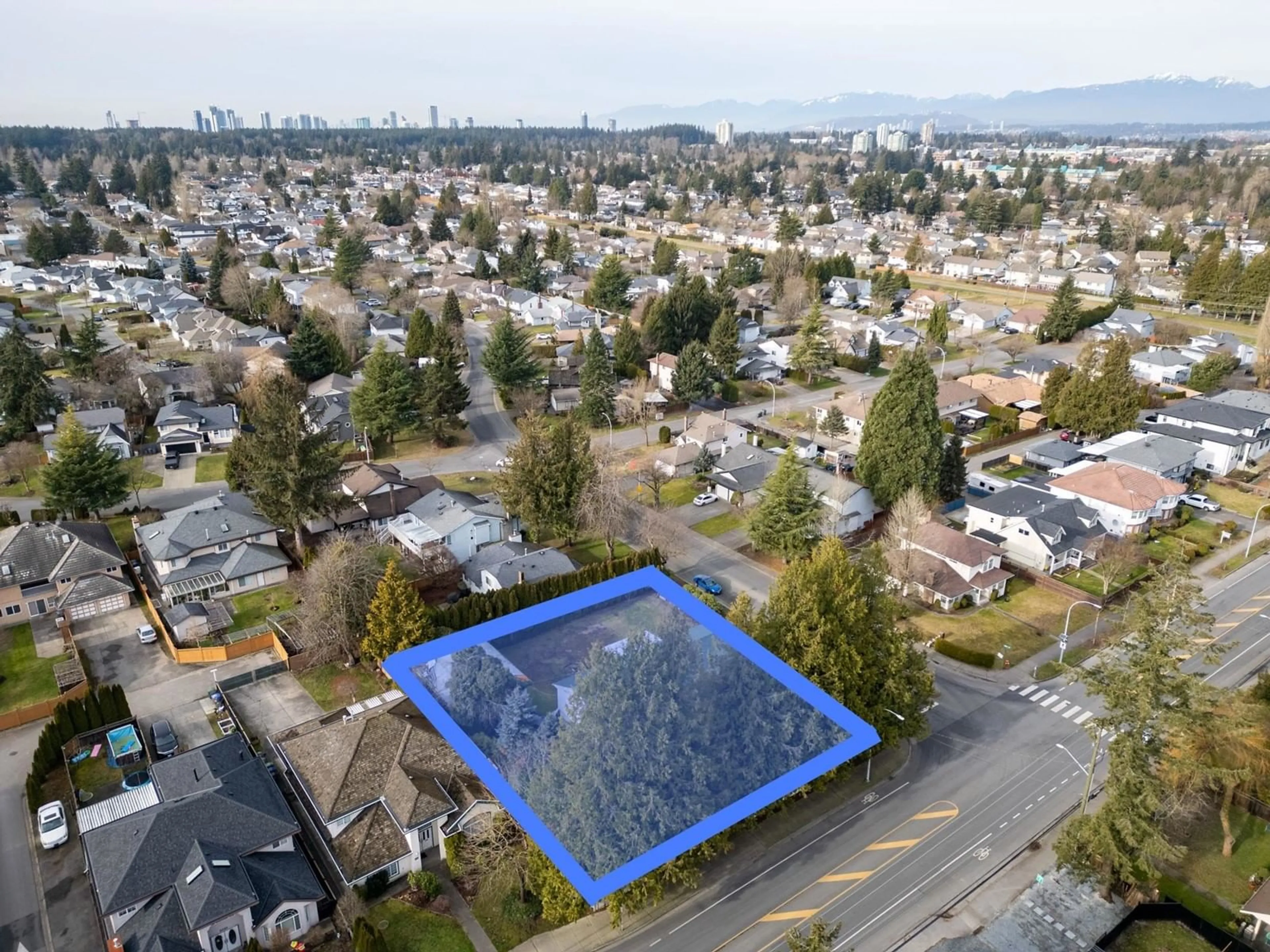 A pic from outside/outdoor area/front of a property/back of a property/a pic from drone, water/lake/river/ocean view for 9387 156, Surrey British Columbia V3R4L1