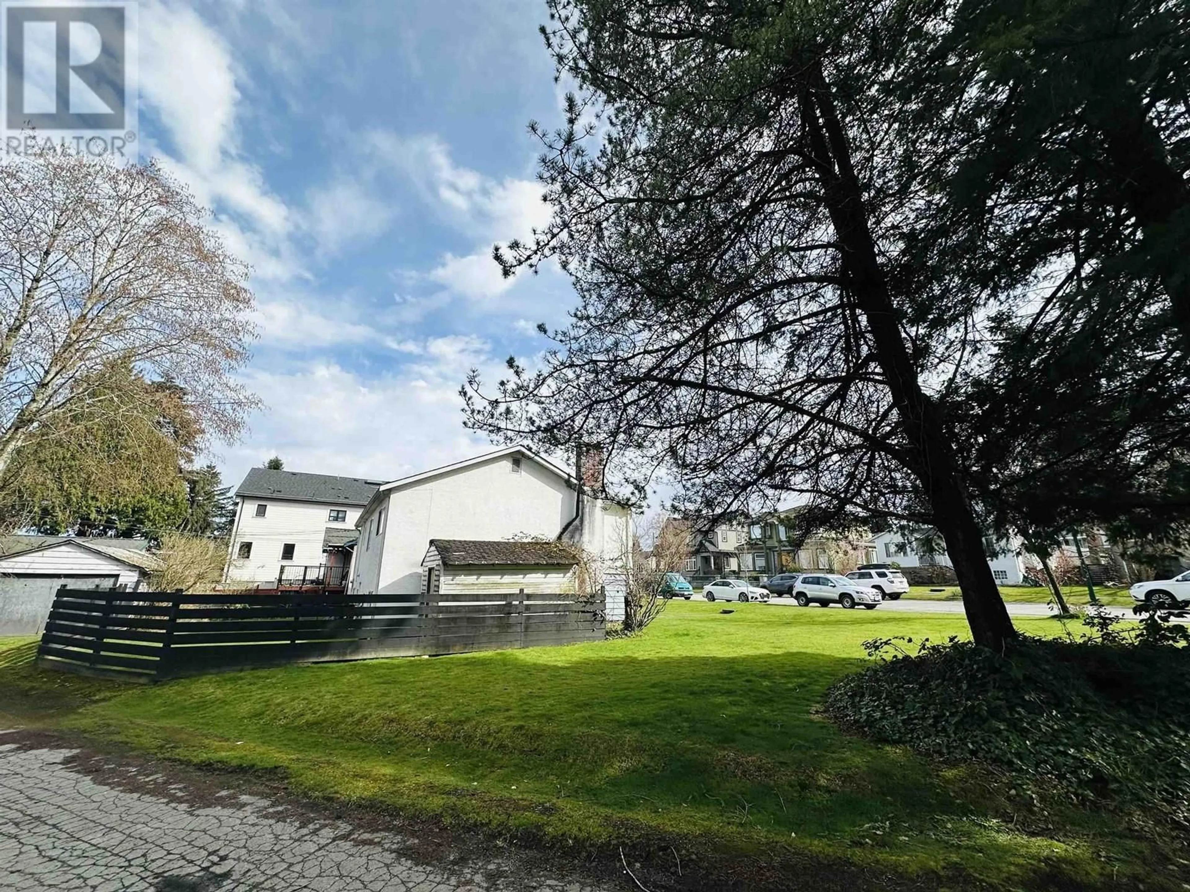 A pic from outside/outdoor area/front of a property/back of a property/a pic from drone, street for 2925 25TH AVENUE, Vancouver British Columbia V5R1J1