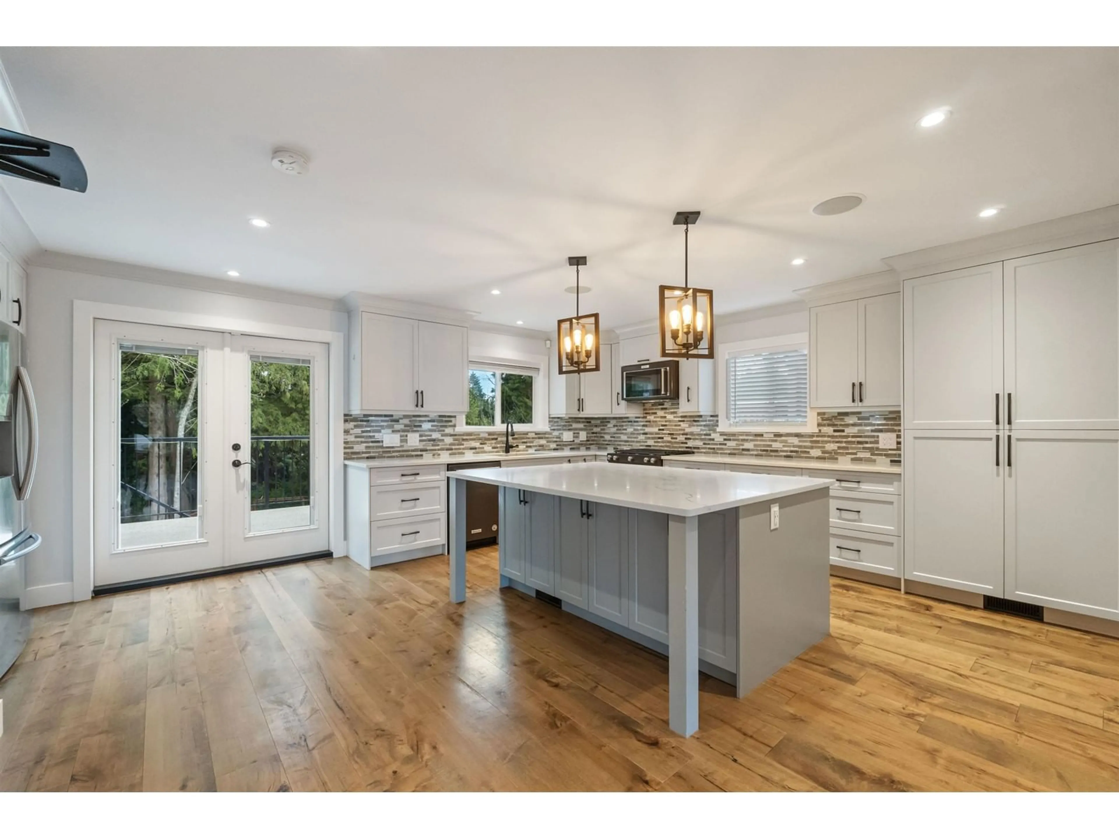 Open concept kitchen, unknown for 4762 207A, Langley British Columbia V3A6N9