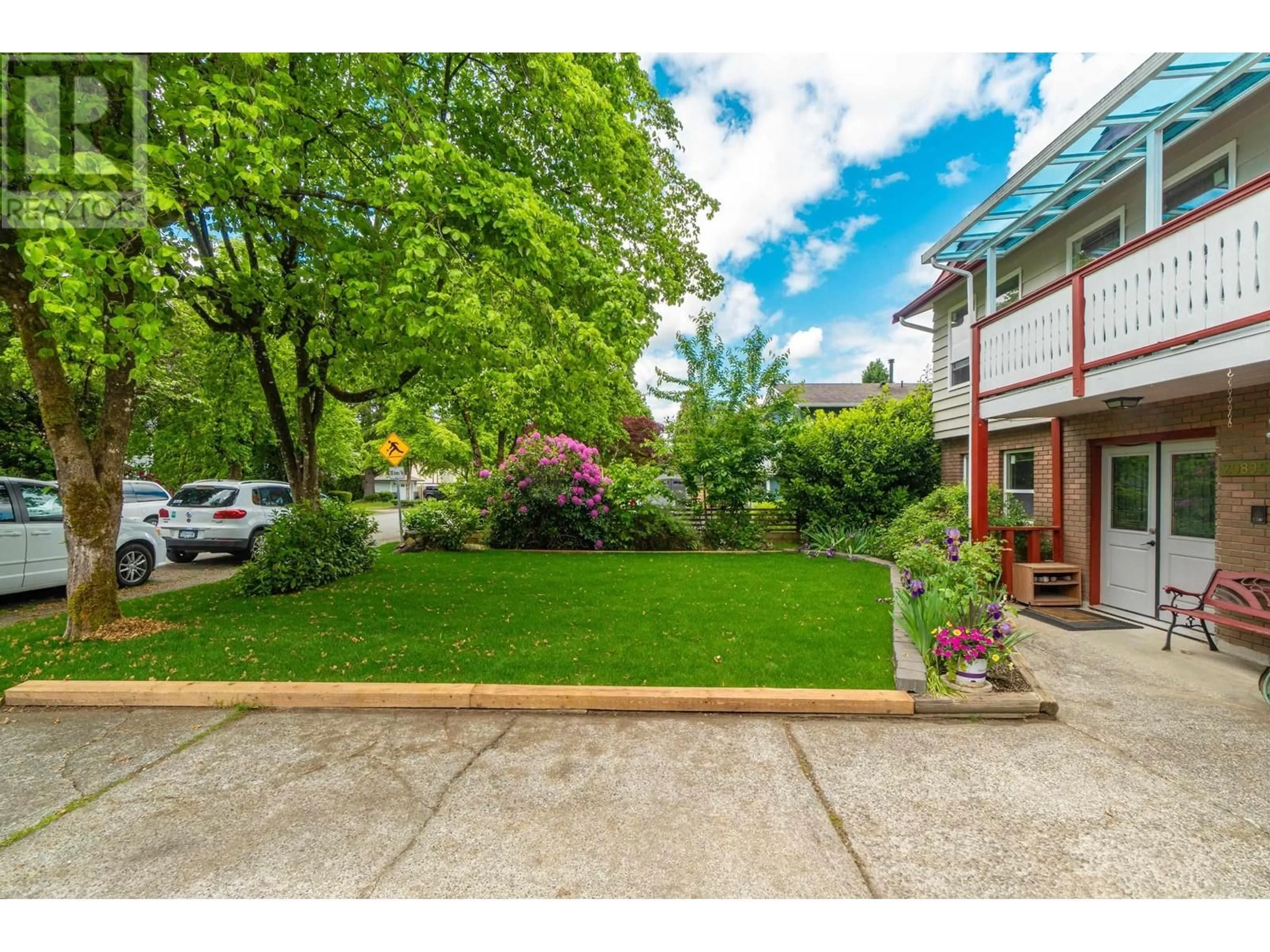 A pic from outside/outdoor area/front of a property/back of a property/a pic from drone, street for 20895 ALPINE CRESCENT, Maple Ridge British Columbia V4R2N6