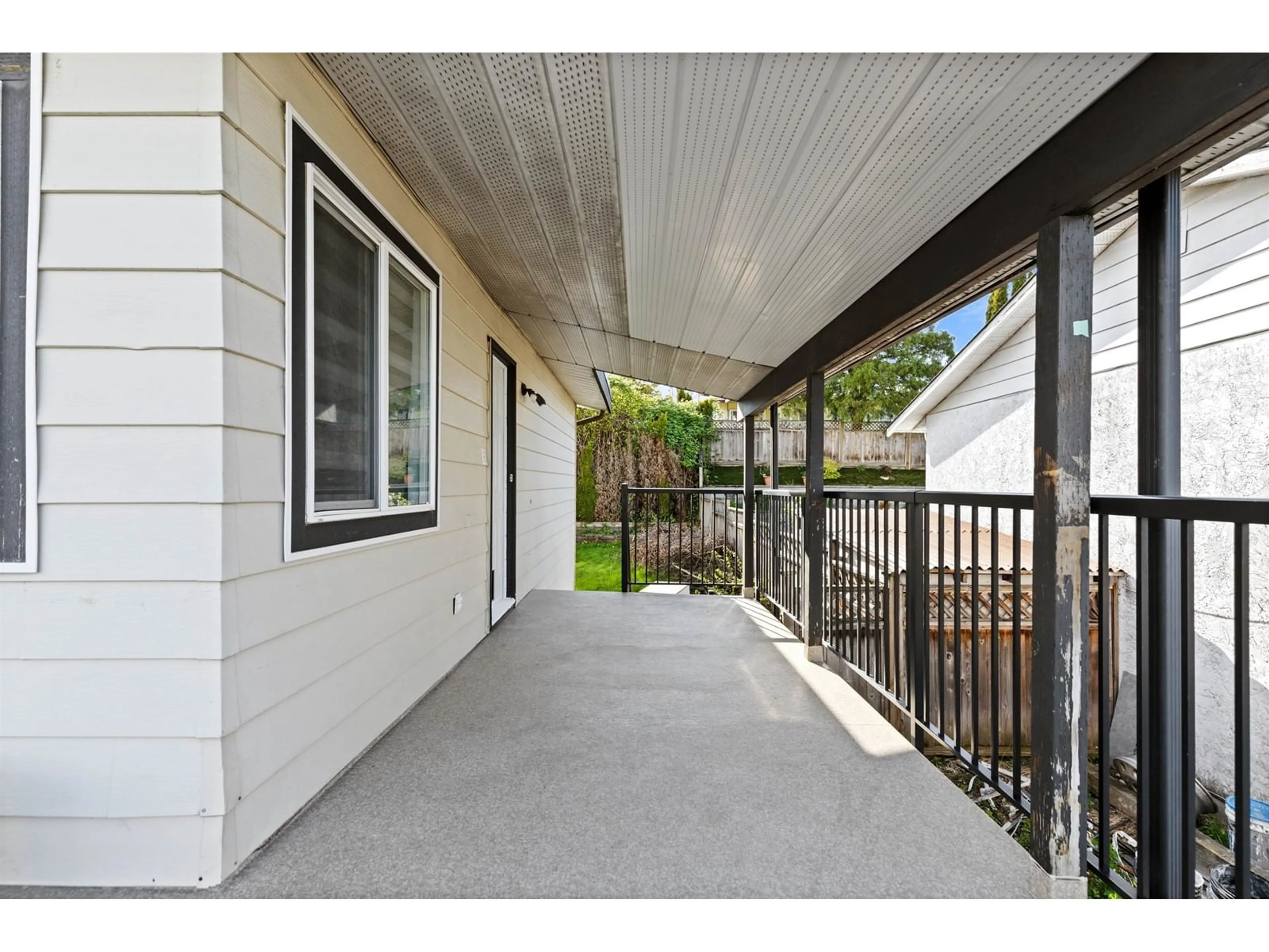 Patio, street for 2071 EMERSON, Abbotsford British Columbia V2T3H8