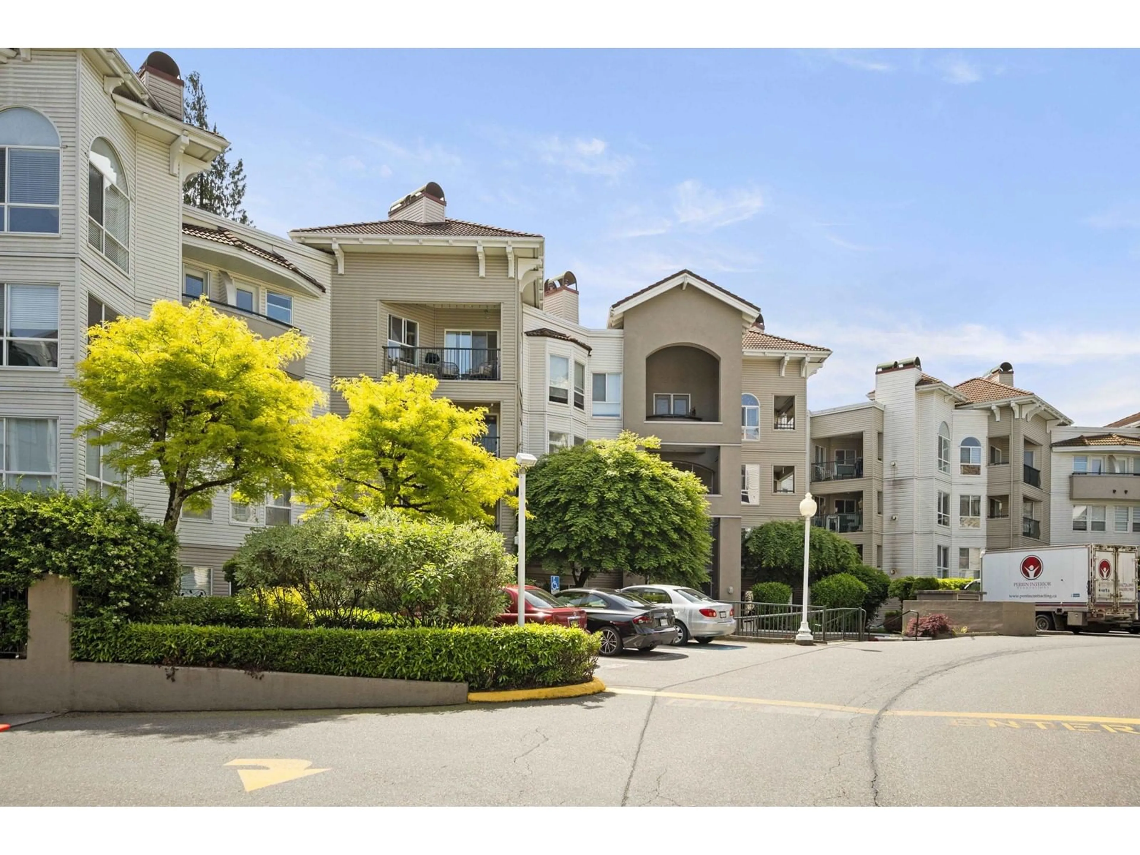 A pic from outside/outdoor area/front of a property/back of a property/a pic from drone, street for 408 - 3176 GLADWIN, Abbotsford British Columbia V2T6R7