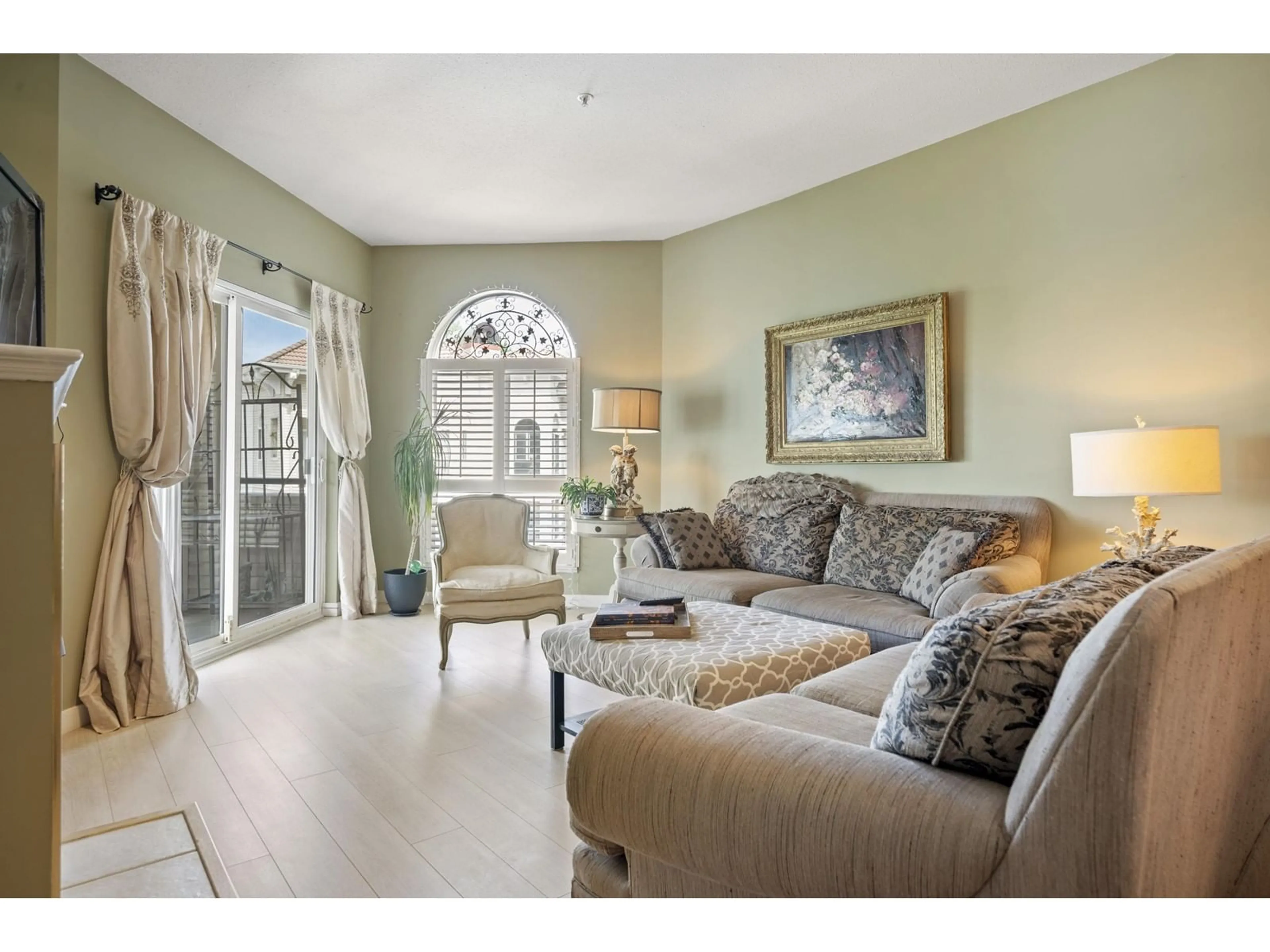 Living room with furniture, unknown for 408 - 3176 GLADWIN, Abbotsford British Columbia V2T6R7
