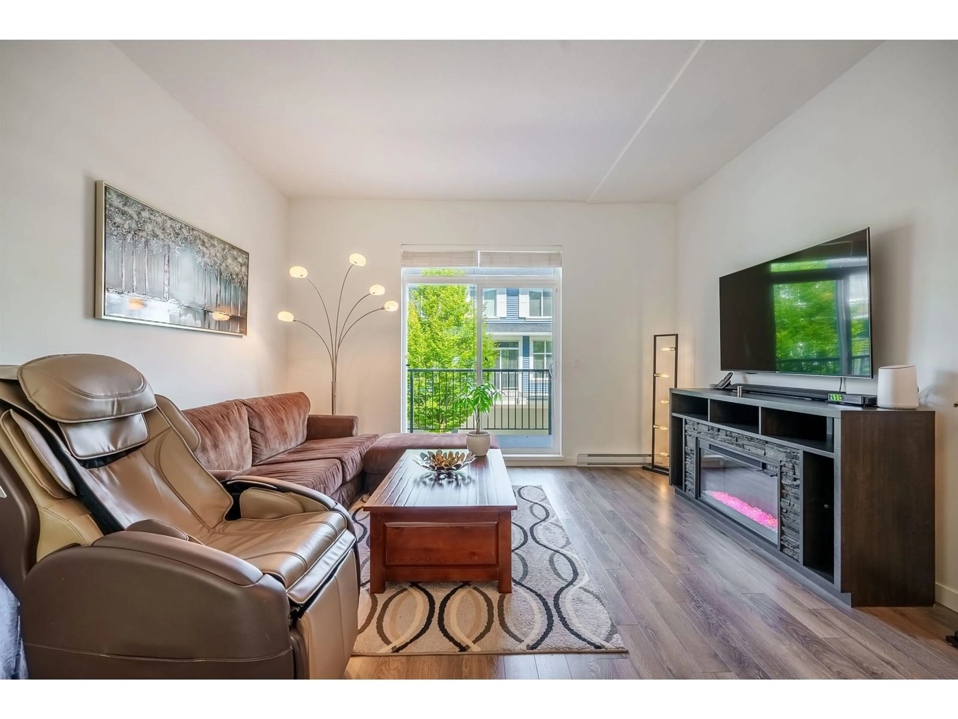 Living room with furniture, wood/laminate floor for 30 - 15268 28, Surrey British Columbia V4P0E8