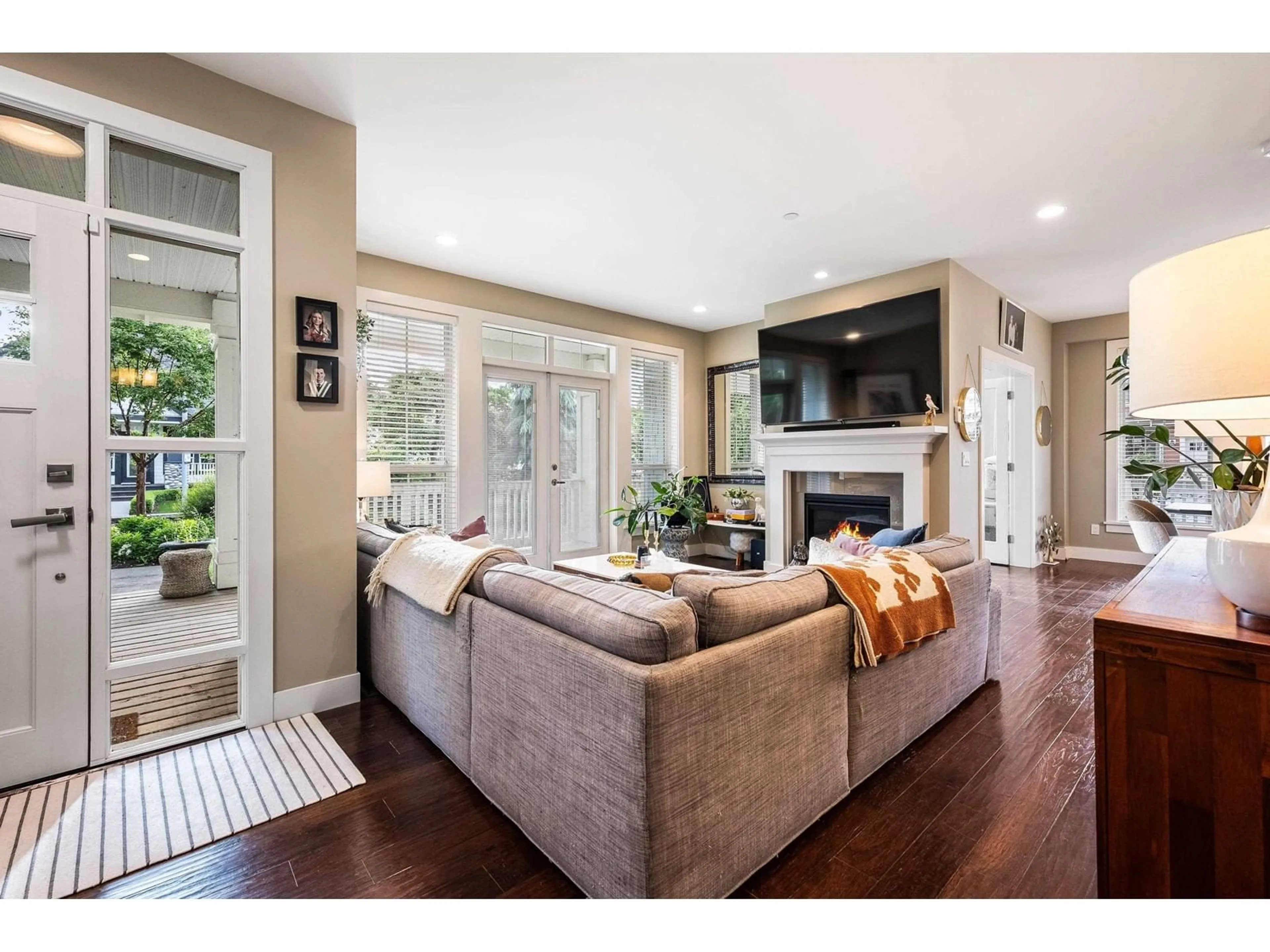 Living room with furniture, wood/laminate floor for 5497 SOCKEYE LANE, Chilliwack British Columbia V2R0X7