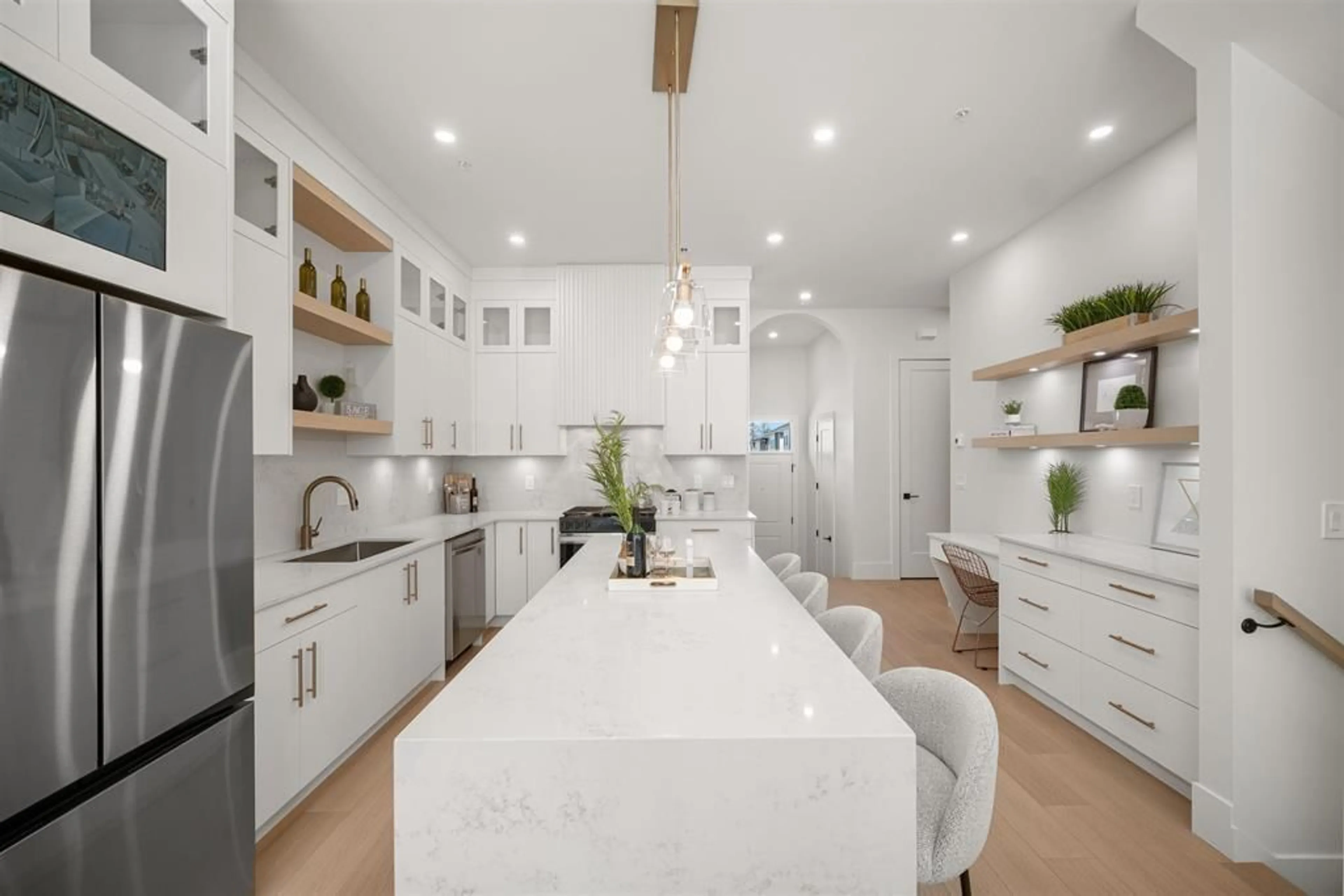 Open concept kitchen, ceramic/tile floor for 20516 75, Langley British Columbia V2Y1V5