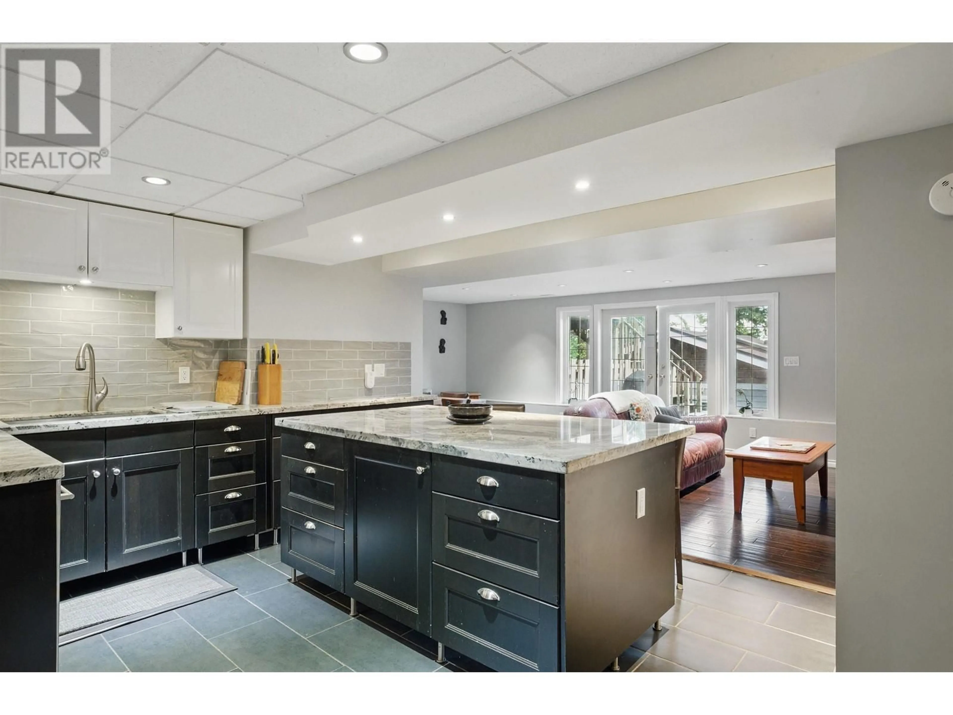 Open concept kitchen, ceramic/tile floor for 479 29TH STREET, North Vancouver British Columbia V7N1E2