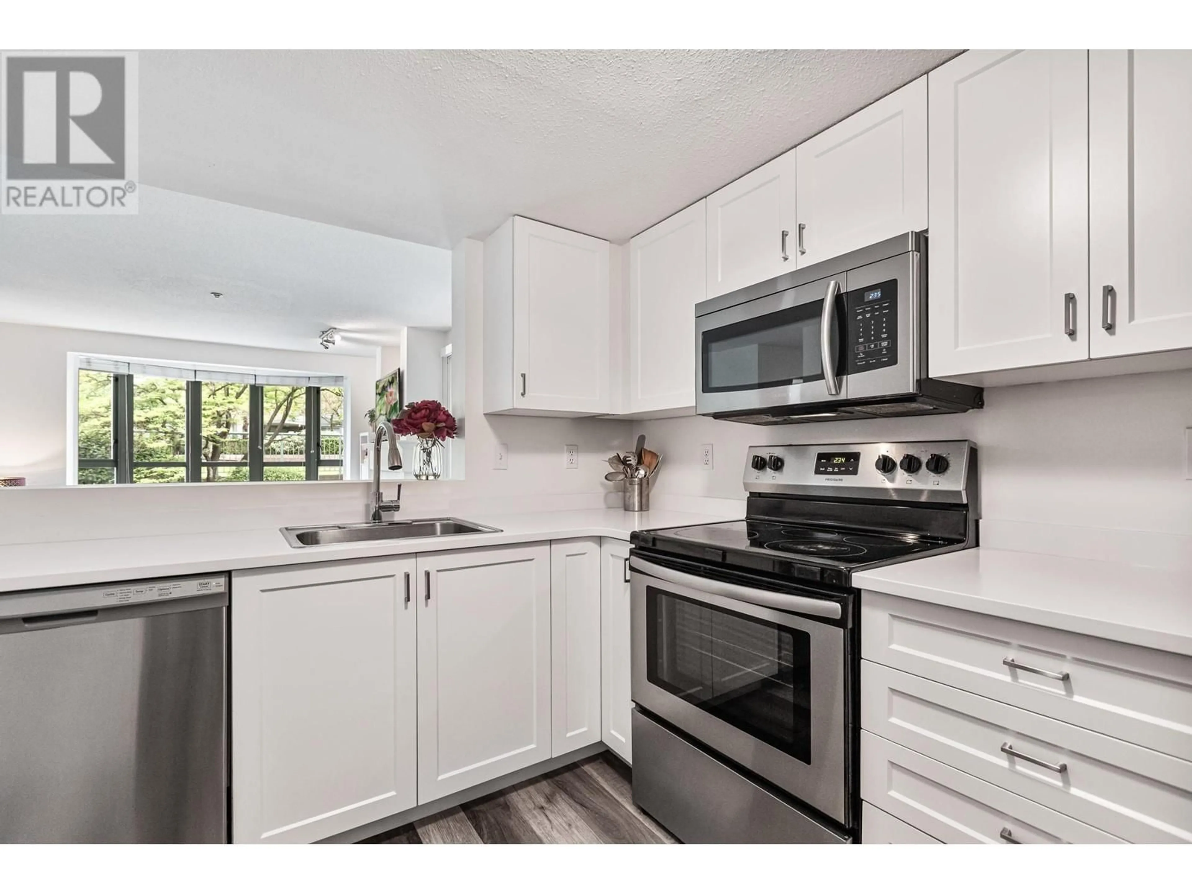 Standard kitchen, unknown for 303 - 220 NEWPORT DRIVE, Port Moody British Columbia V3H5B8