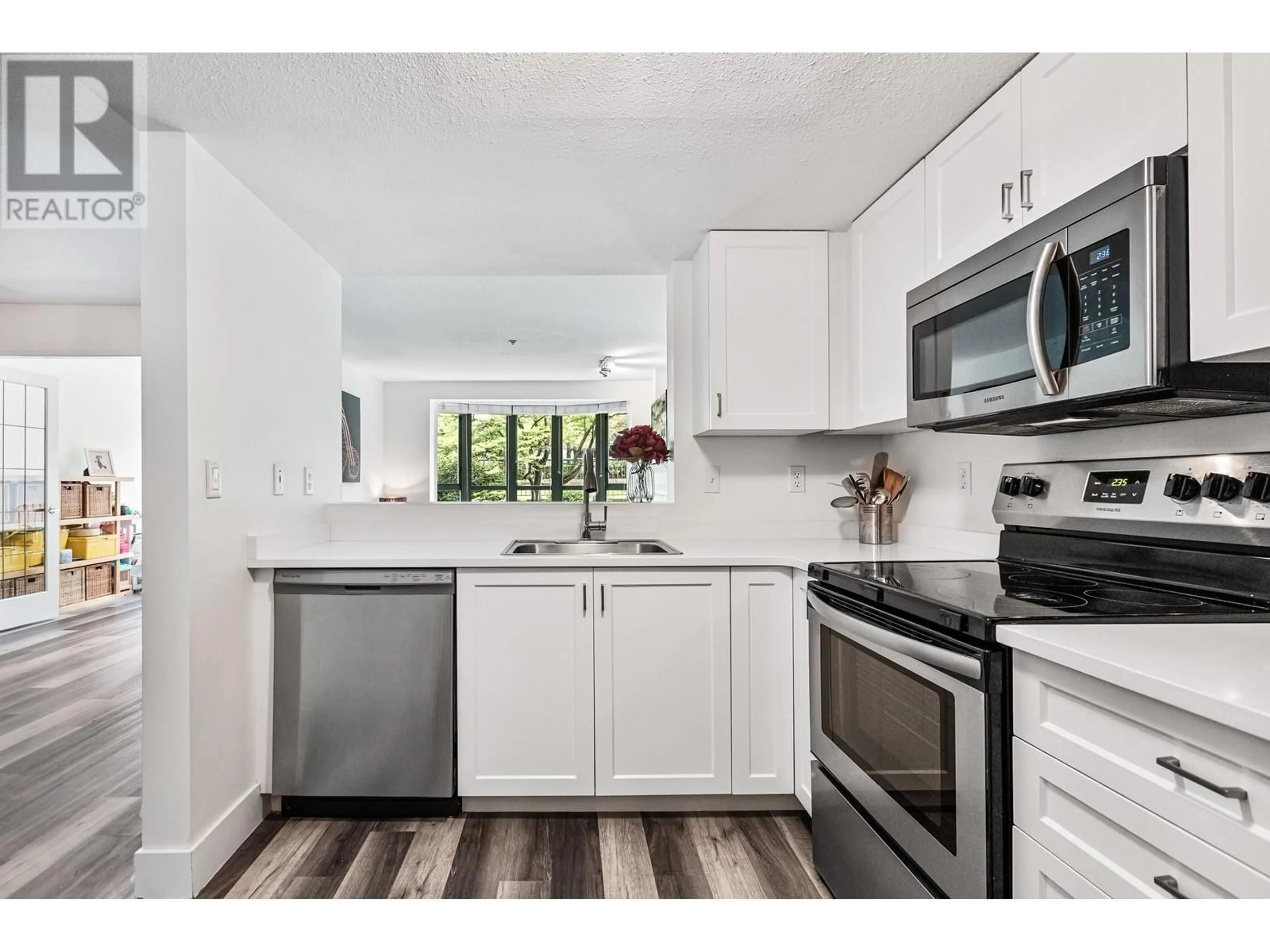 Standard kitchen, unknown for 303 - 220 NEWPORT DRIVE, Port Moody British Columbia V3H5B8
