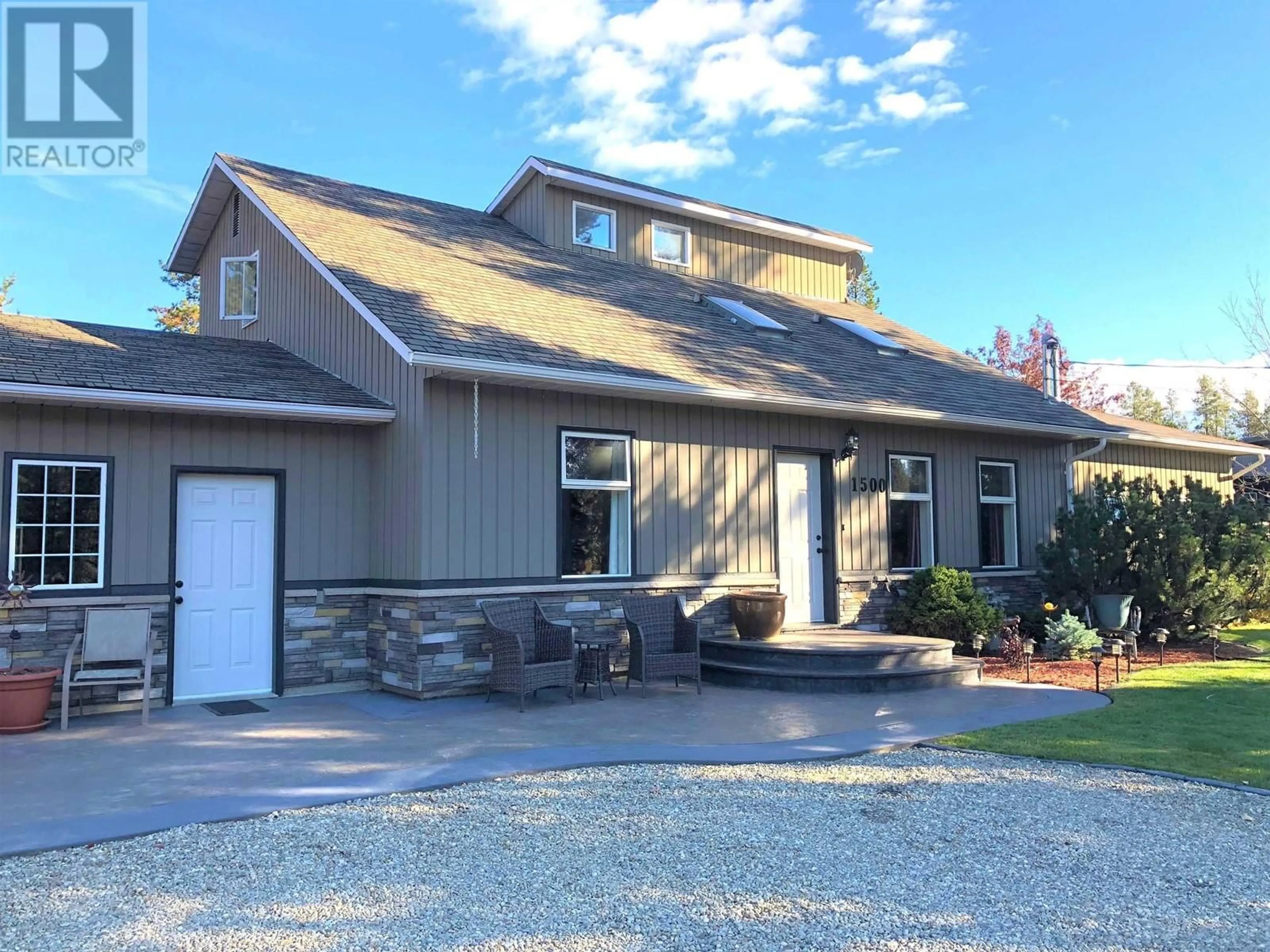 Home with vinyl exterior material, unknown for 1500 ASH STREET, Valemount British Columbia V0E2Z0
