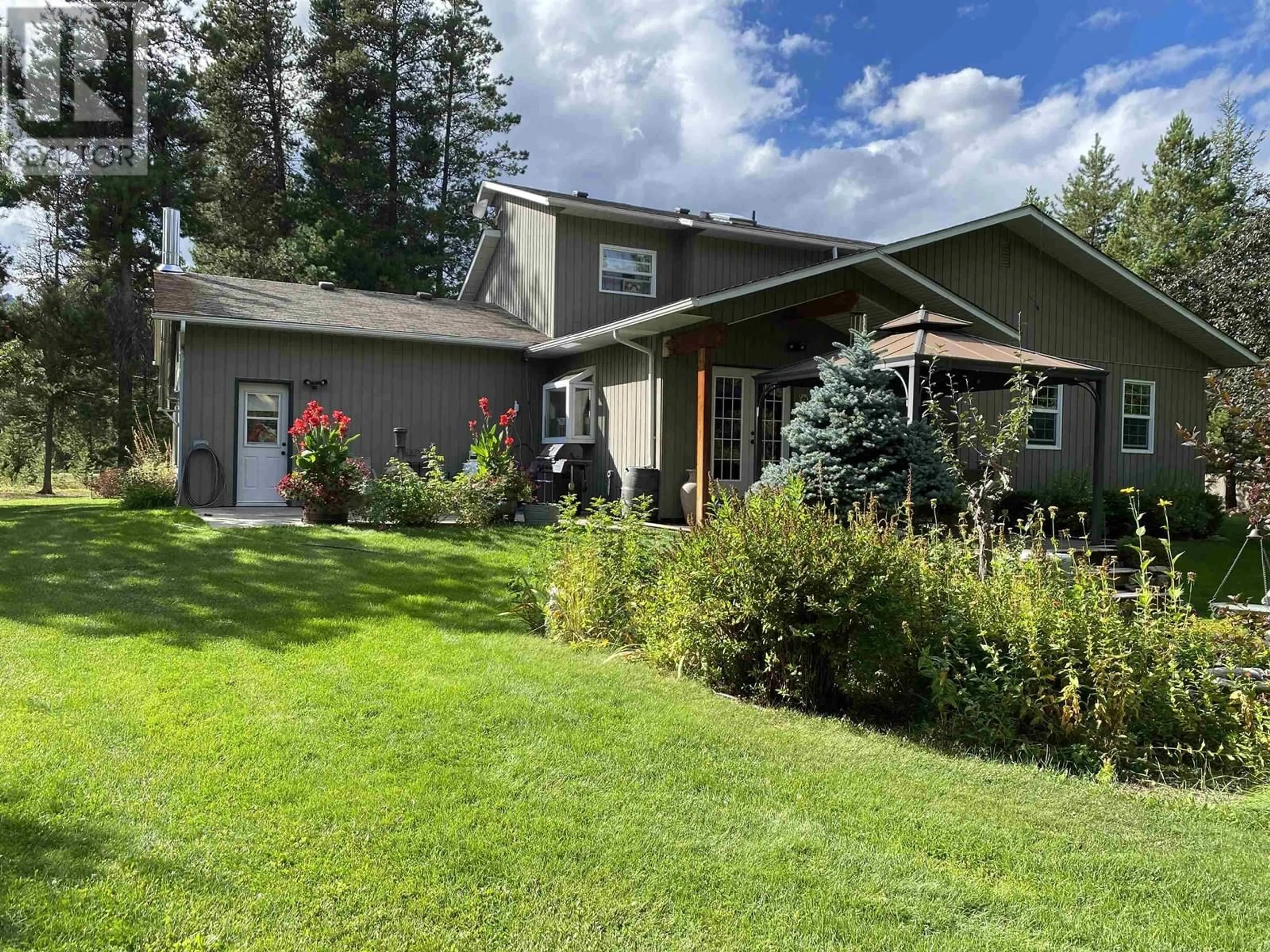 A pic from outside/outdoor area/front of a property/back of a property/a pic from drone, unknown for 1500 ASH STREET, Valemount British Columbia V0E2Z0