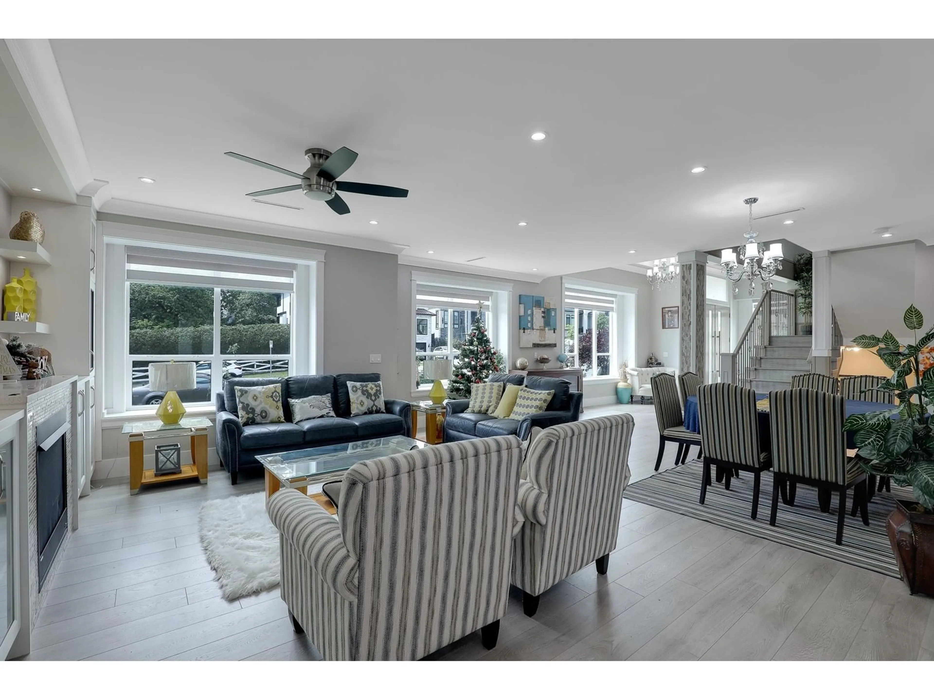 Living room with furniture, ceramic/tile floor for 5438 188, Surrey British Columbia V3S6R4