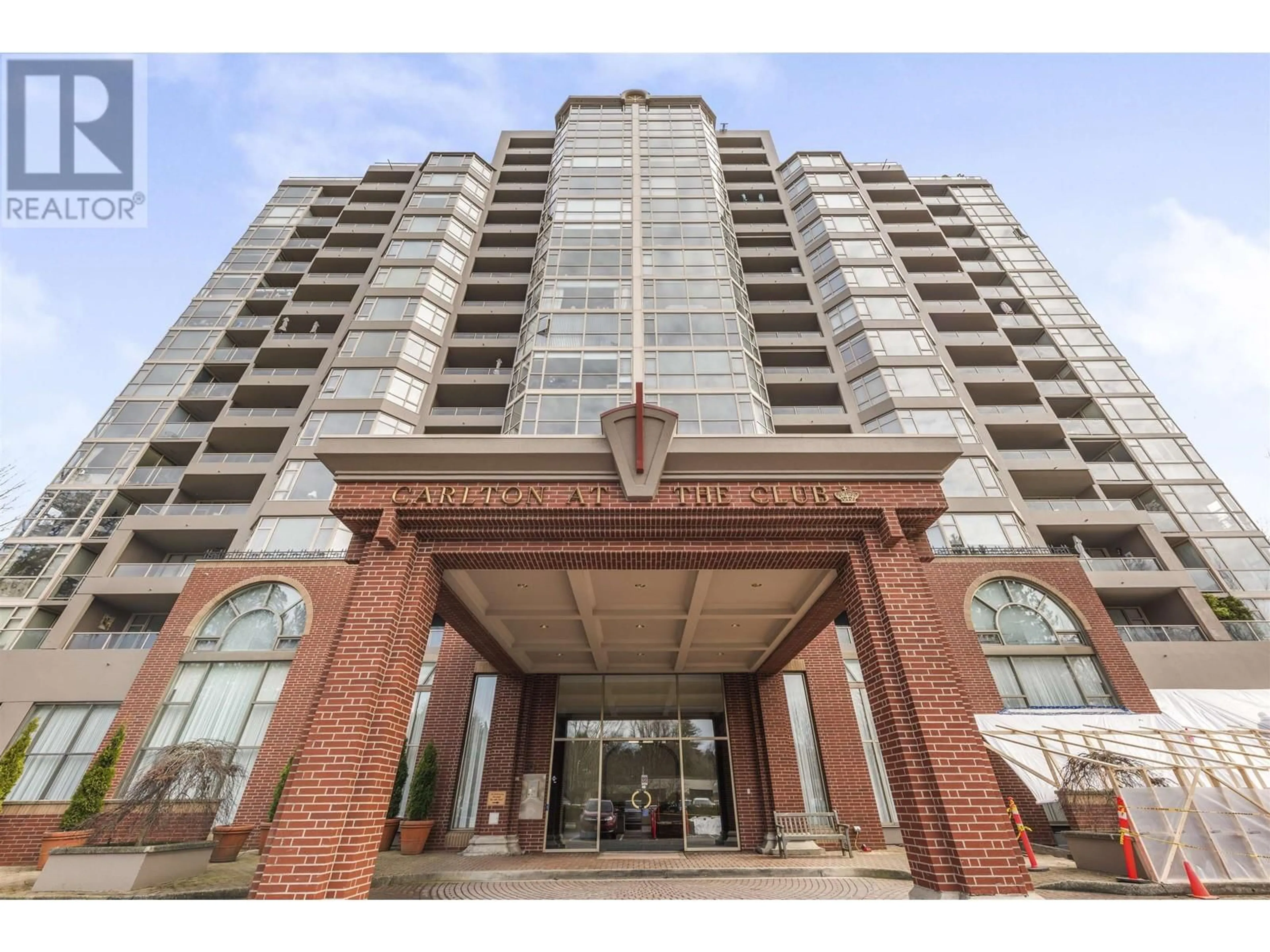 Indoor foyer for 406 - 1327 KEITH ROAD, North Vancouver British Columbia V7J3T5