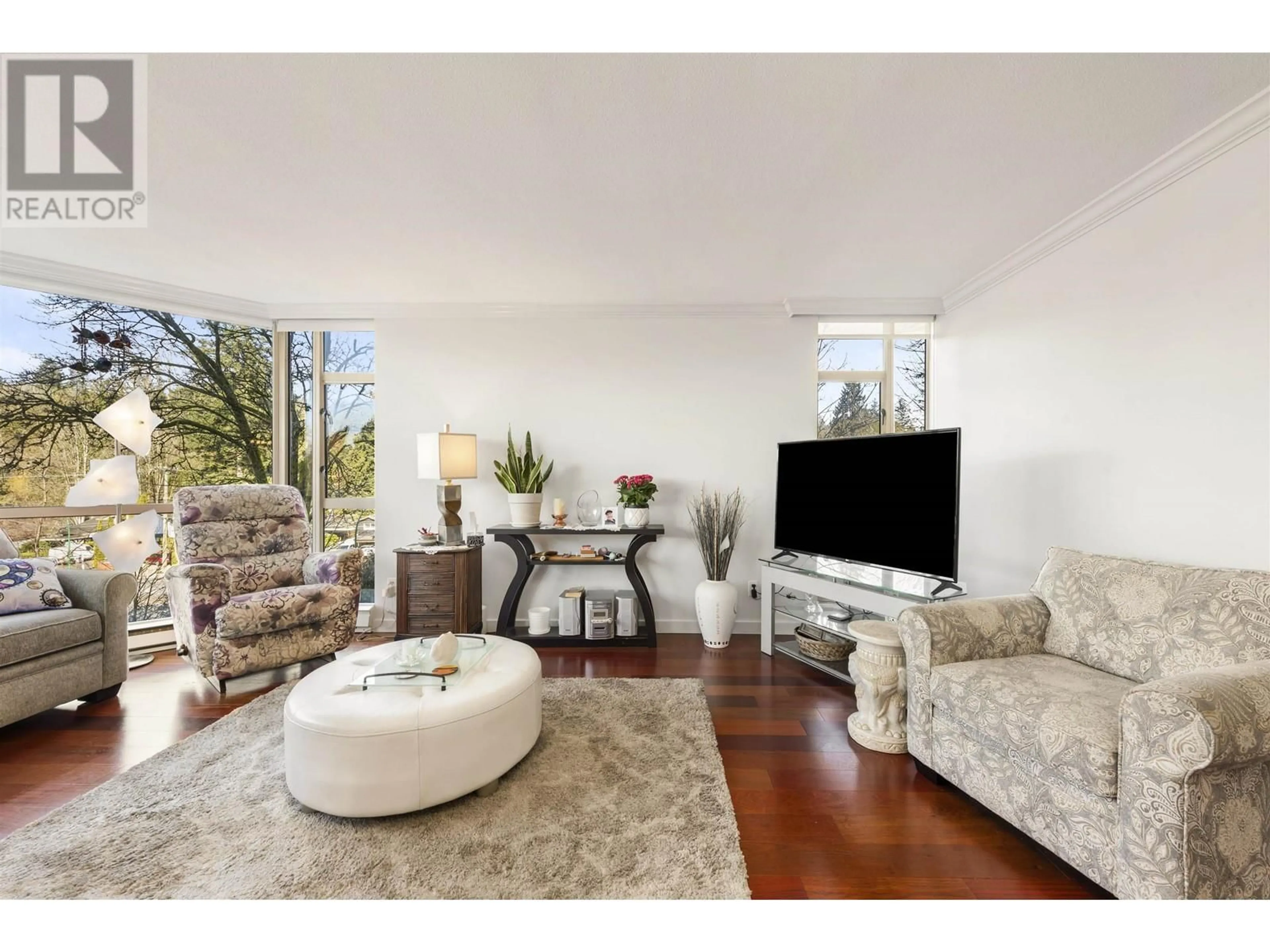 Living room with furniture, unknown for 406 - 1327 KEITH ROAD, North Vancouver British Columbia V7J3T5
