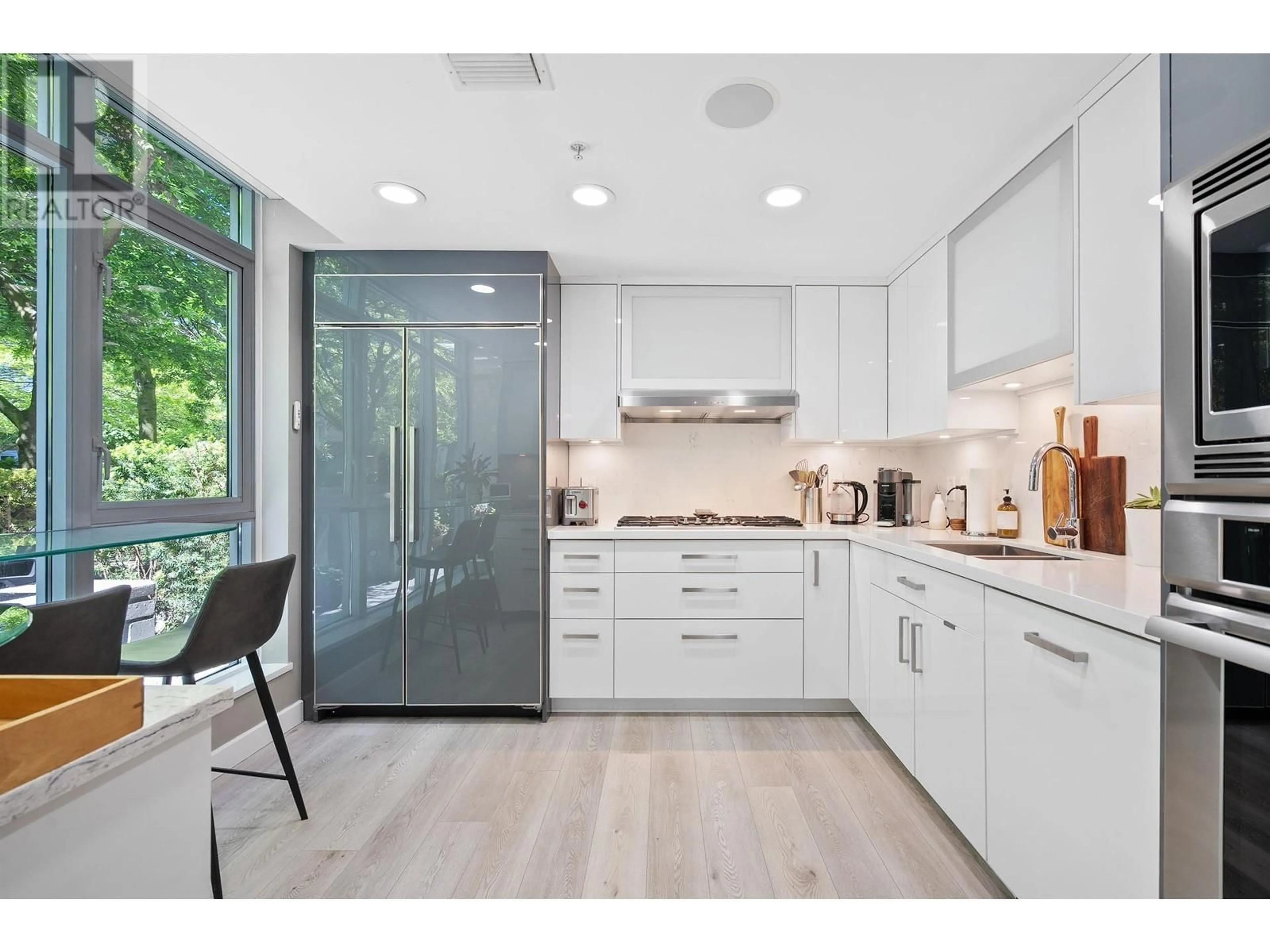 Contemporary kitchen, unknown for TH33 - 1261 CORDOVA STREET, Vancouver British Columbia V6C3P9