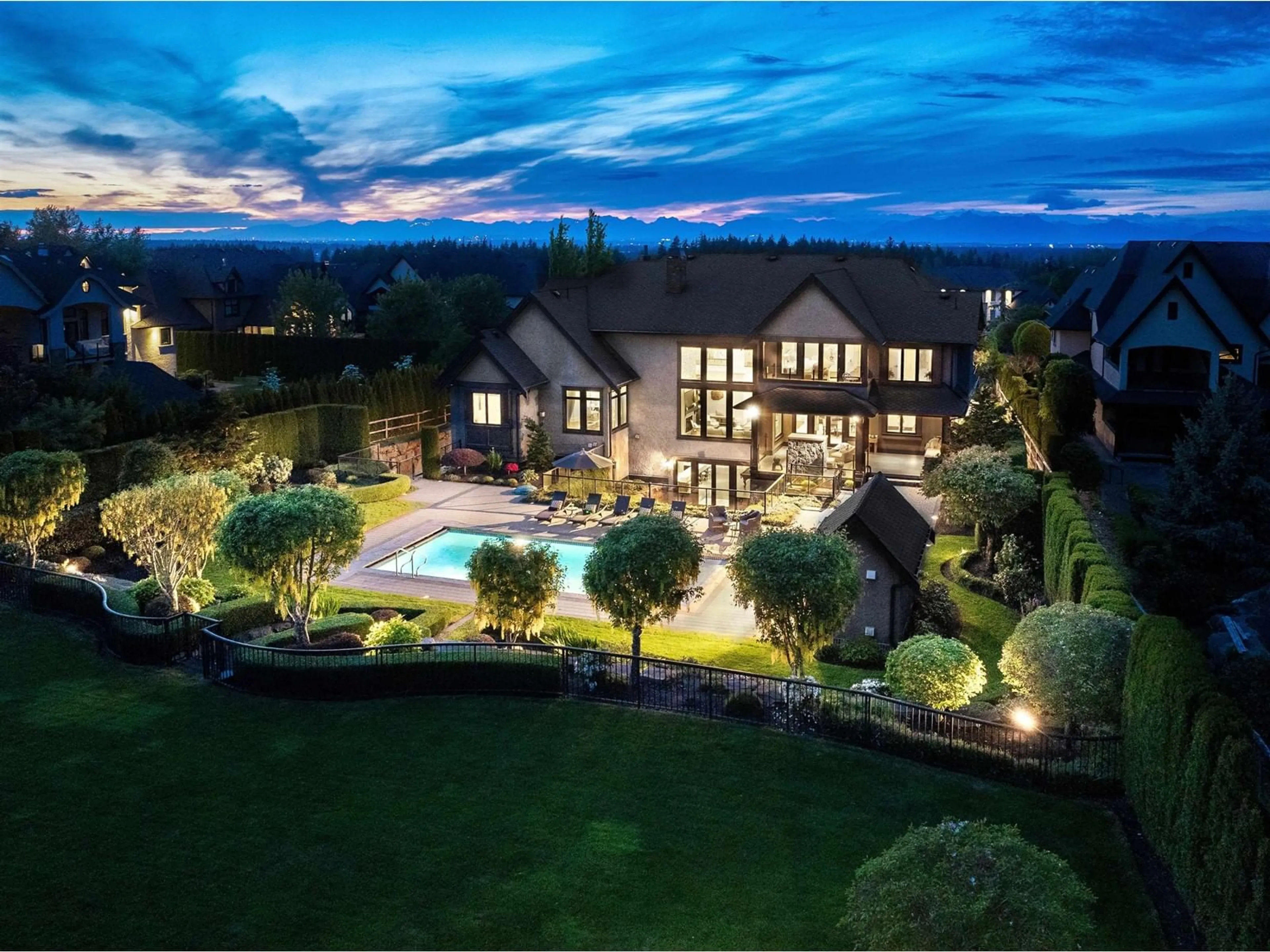 A pic from outside/outdoor area/front of a property/back of a property/a pic from drone, mountain view for 19838 3, Langley British Columbia V2Z0A2