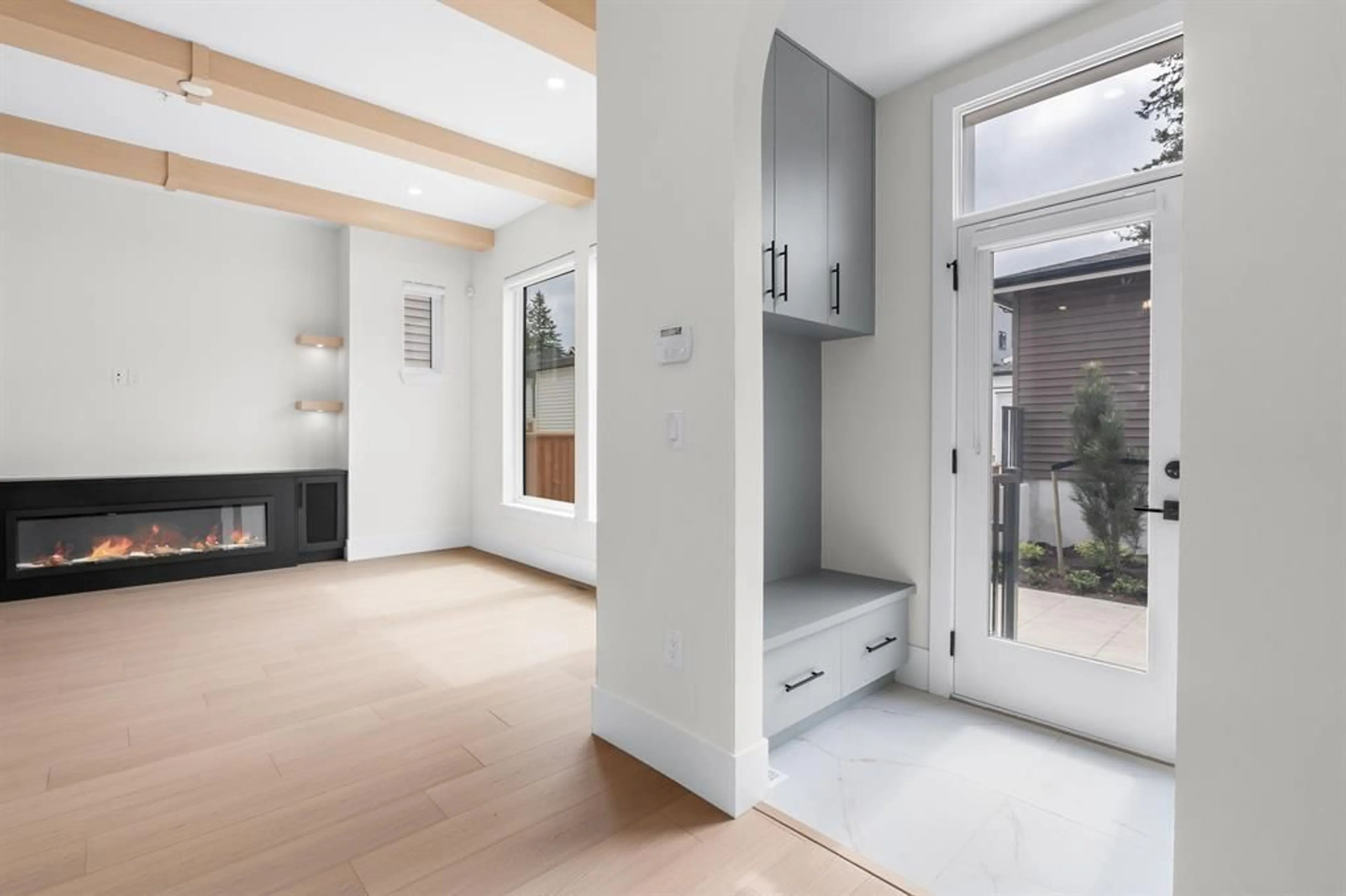 Indoor entryway for 20518 75, Langley British Columbia V2Y1V5