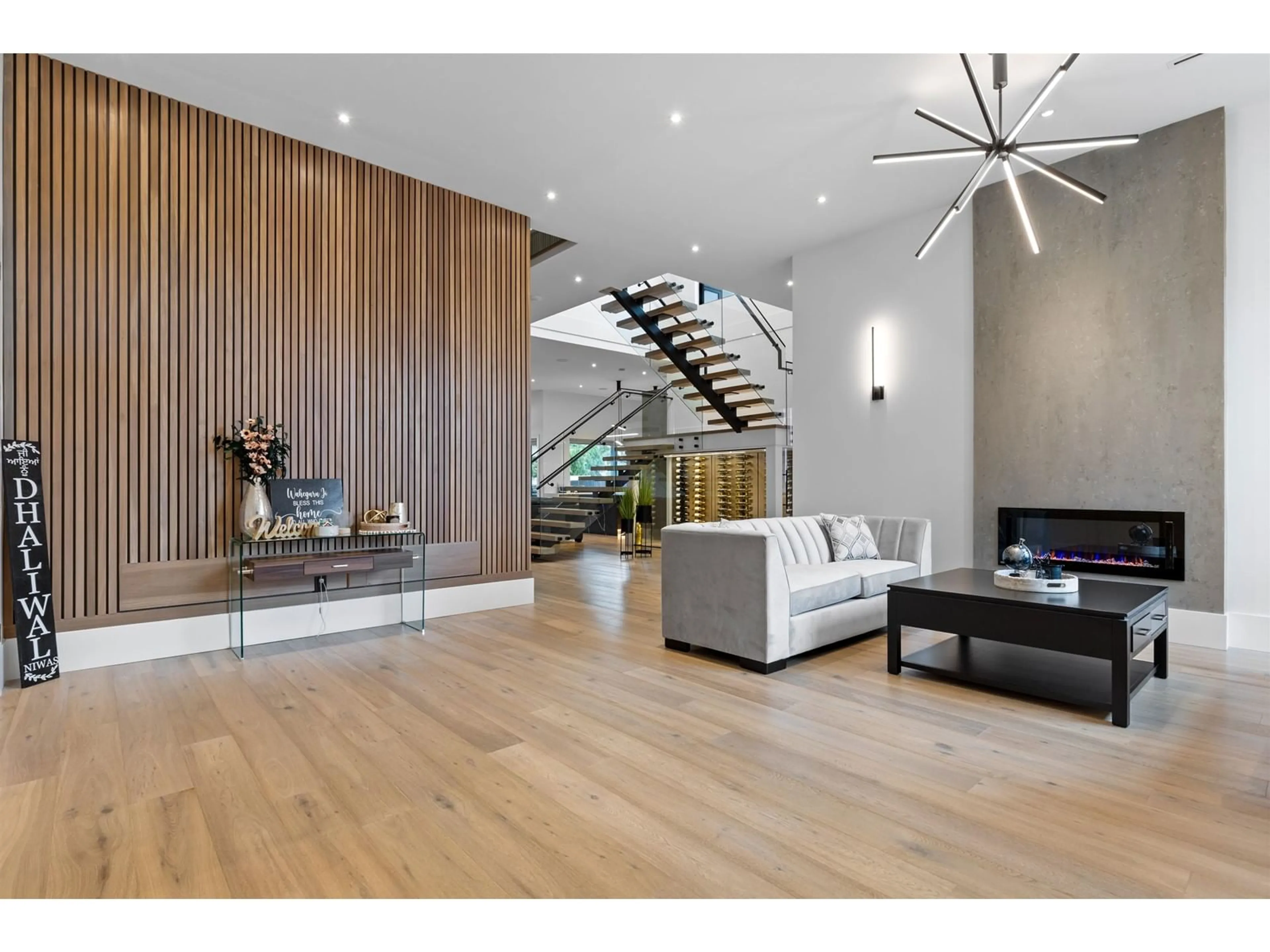 Indoor foyer for 6173 132, Surrey British Columbia V3X1M9