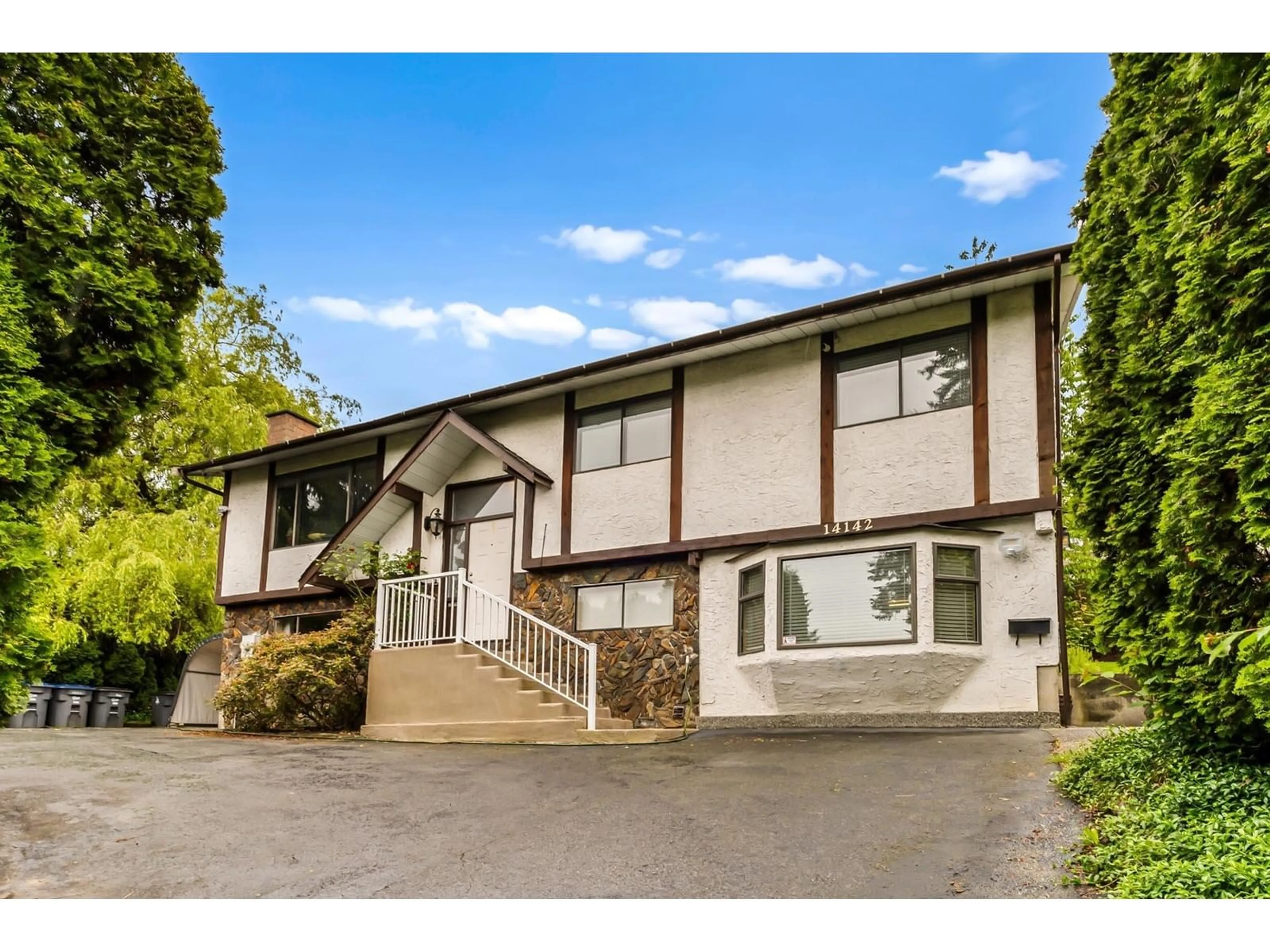 Home with vinyl exterior material, street for 14142 SUNRIDGE, Surrey British Columbia V3W6B1