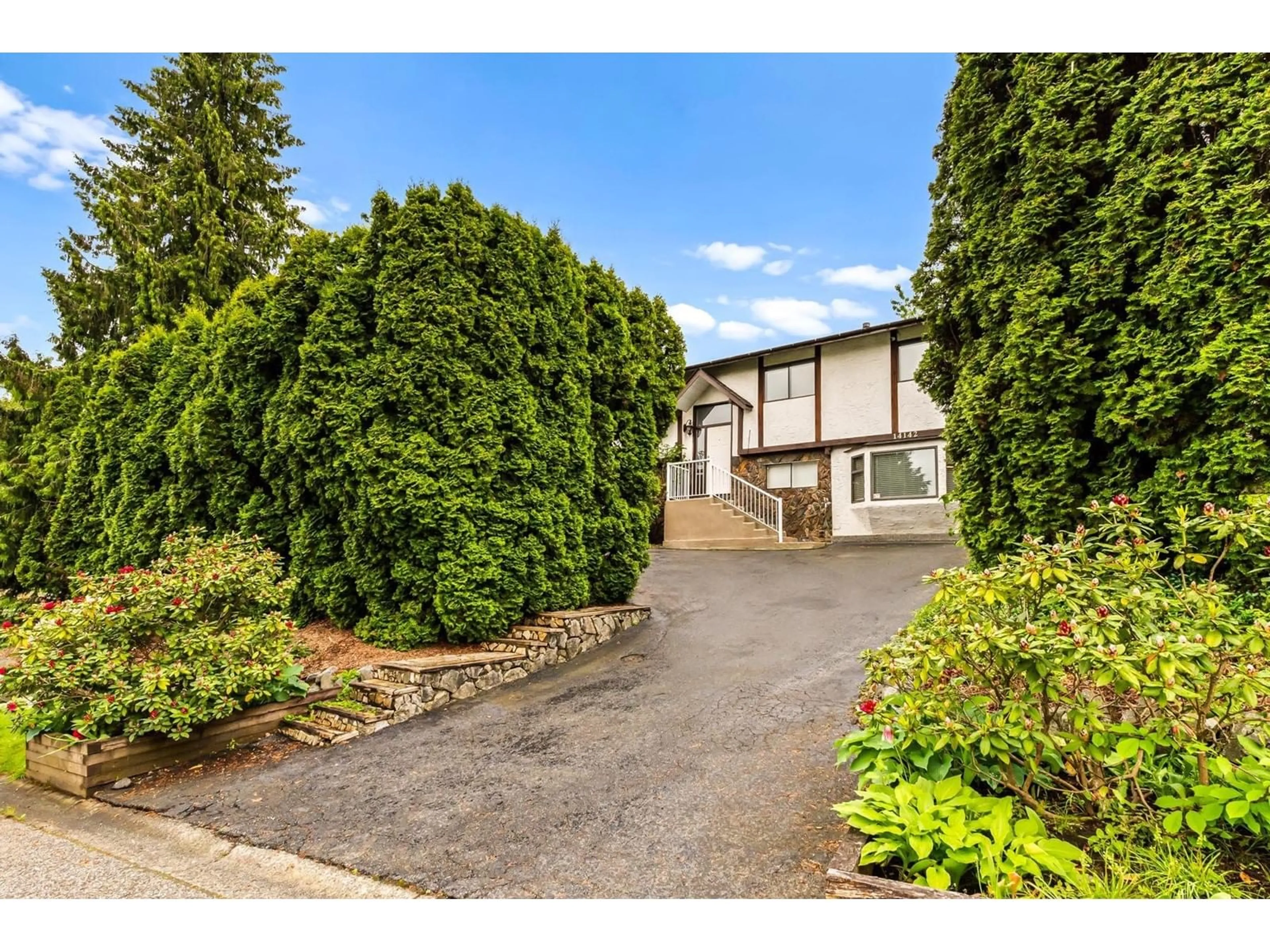 A pic from outside/outdoor area/front of a property/back of a property/a pic from drone, street for 14142 SUNRIDGE, Surrey British Columbia V3W6B1