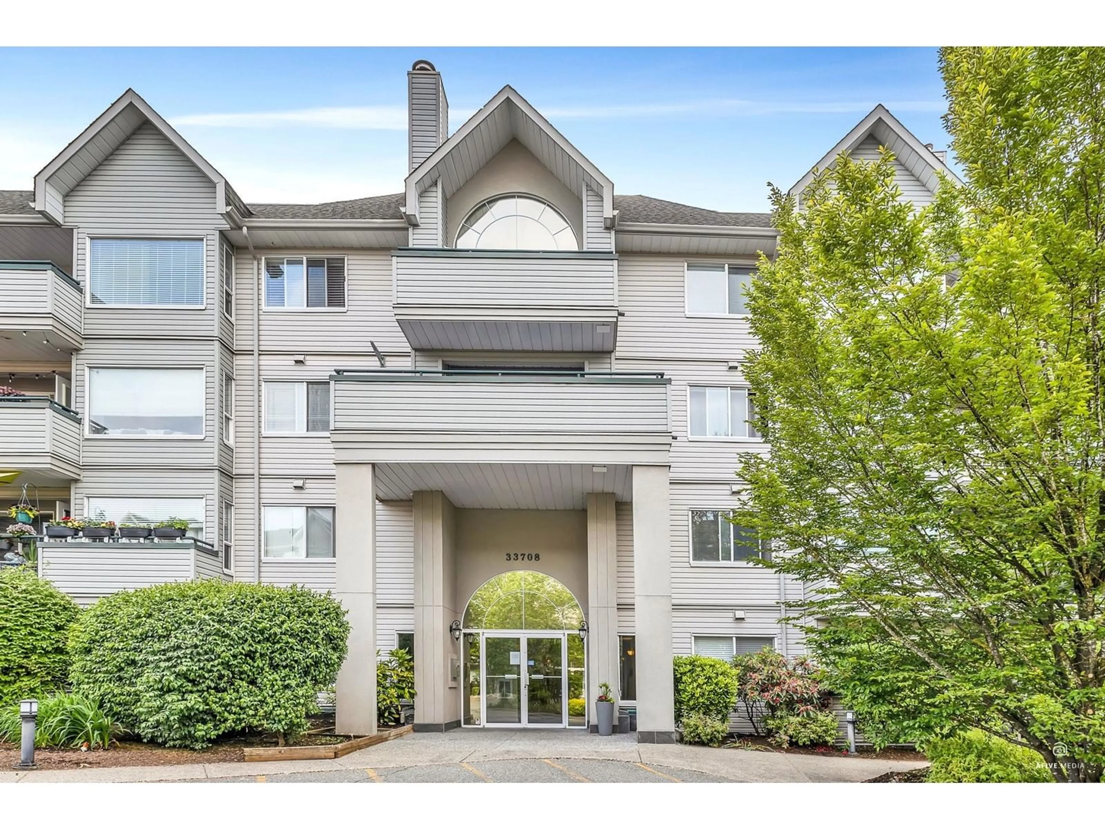 Indoor foyer for 401 - 33708 KING, Abbotsford British Columbia V2S8C6