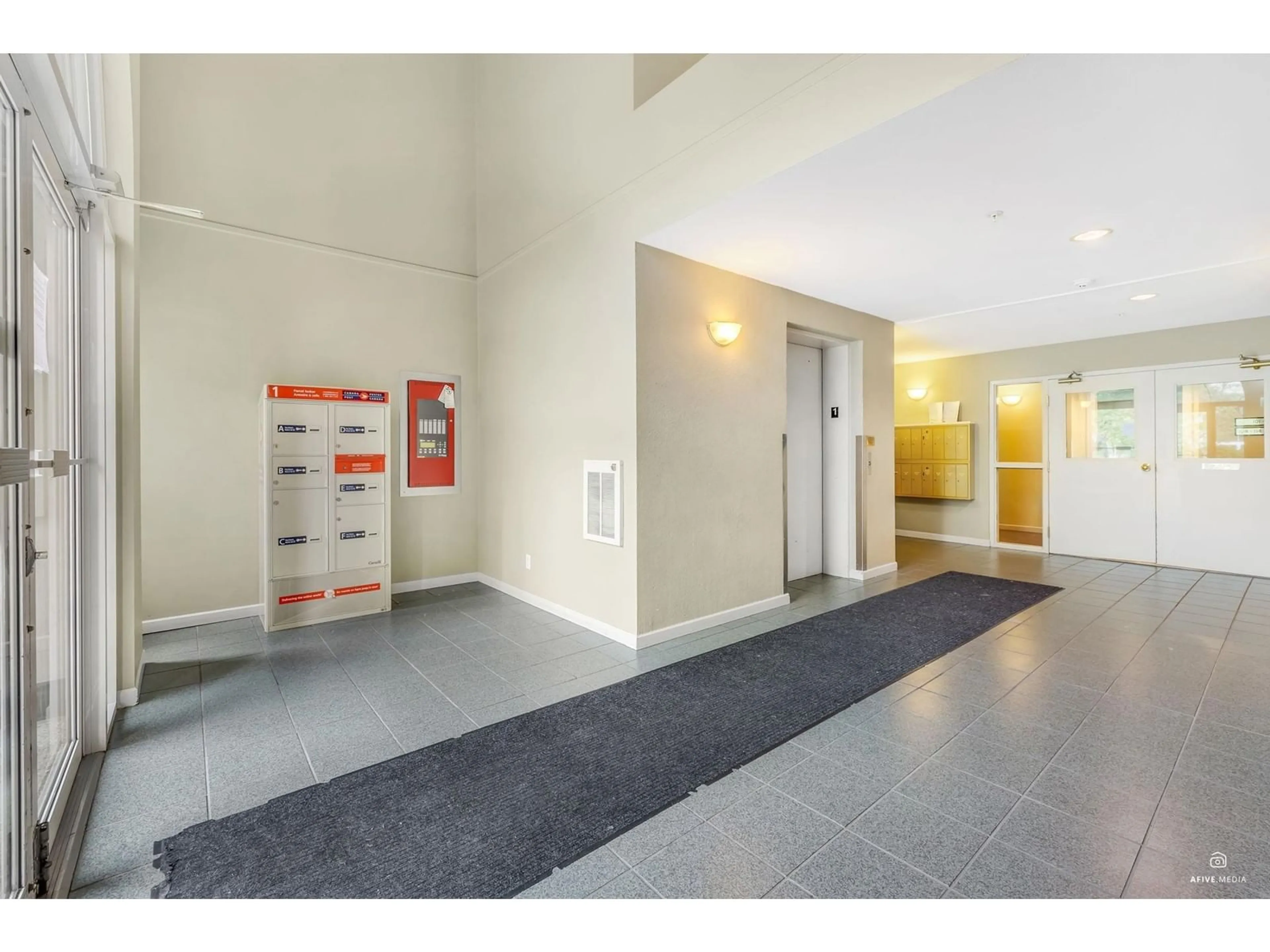 Indoor foyer for 401 - 33708 KING, Abbotsford British Columbia V2S8C6
