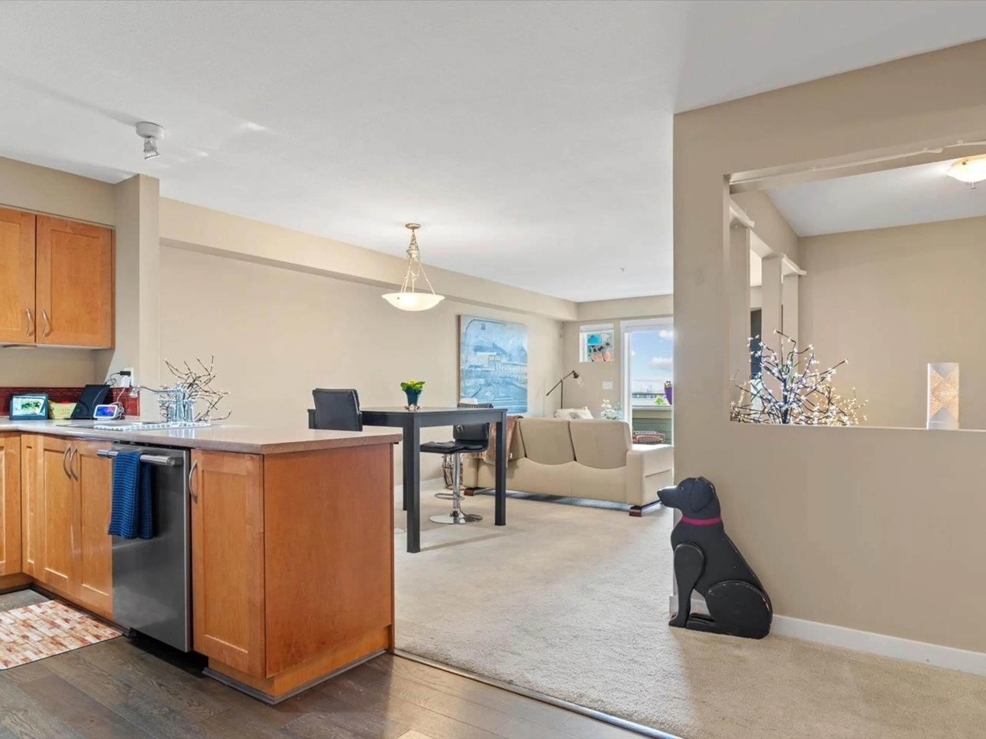 Unknown for 310 - 15621 MARINE, White Rock British Columbia V4B1E1
