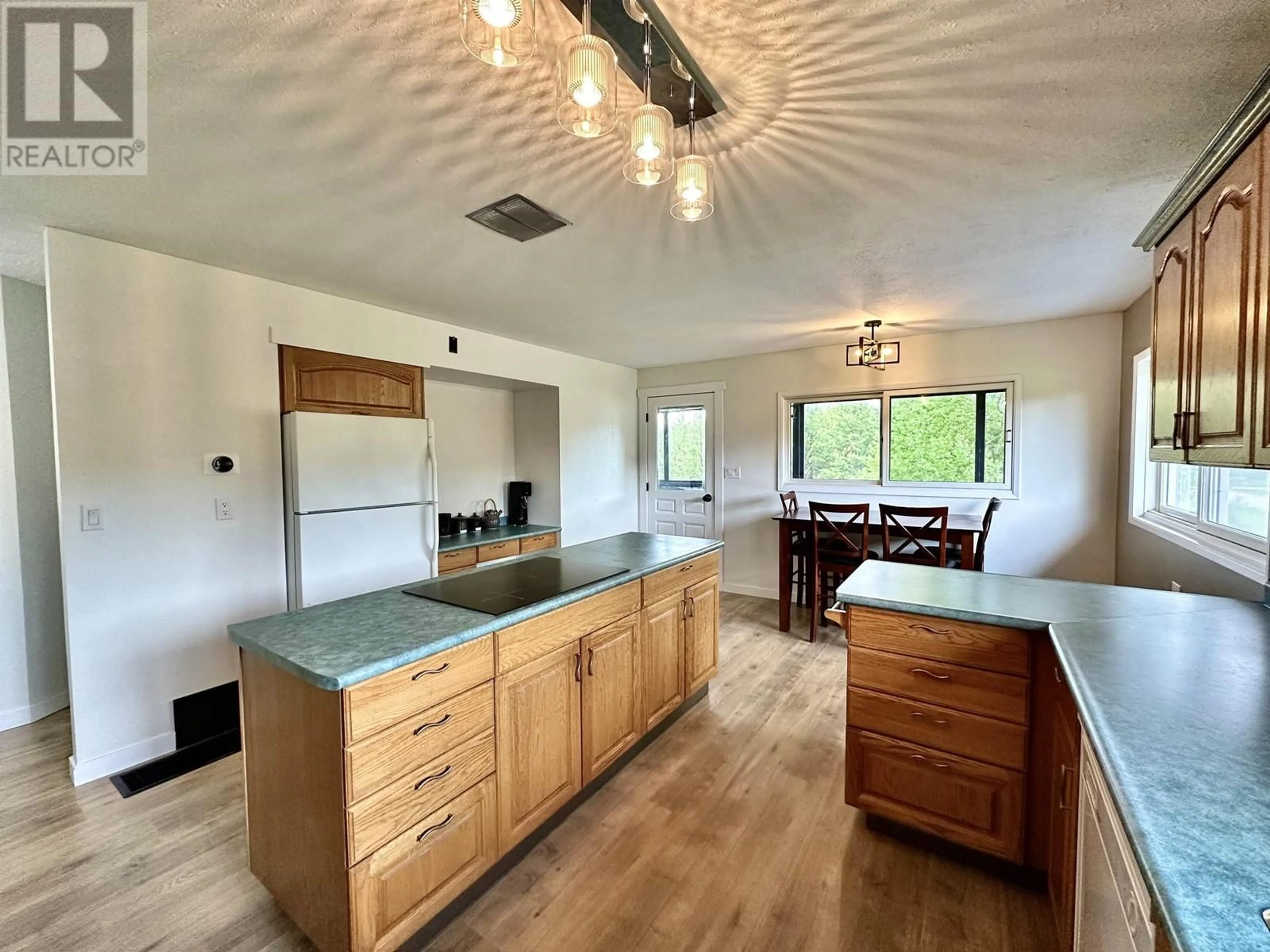 Open concept kitchen, unknown for 1915 CRANBERRY PLACE, Valemount British Columbia V0E2Z0