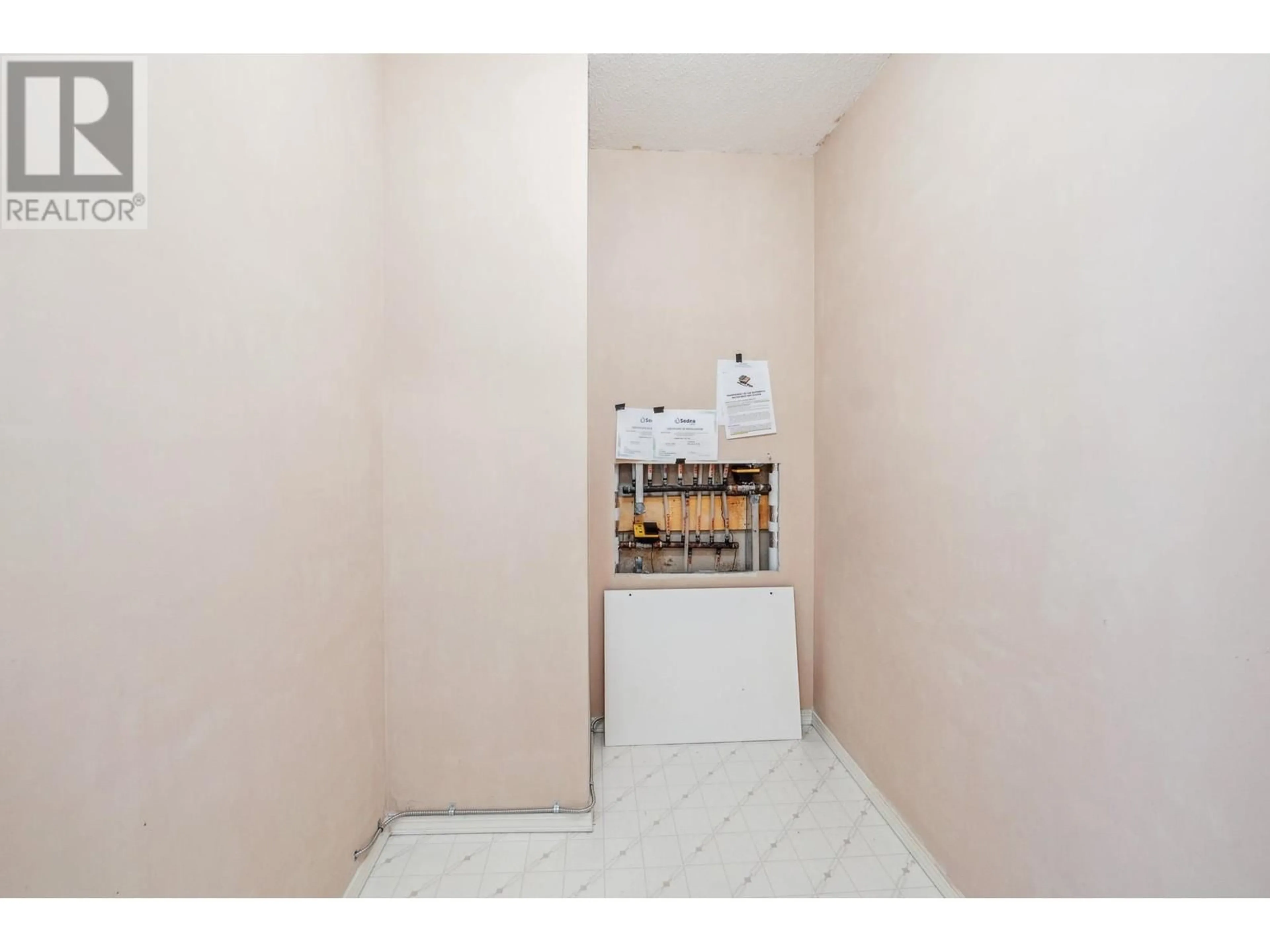Indoor foyer for 810 - 12148 224 STREET, Maple Ridge British Columbia V2X3N8