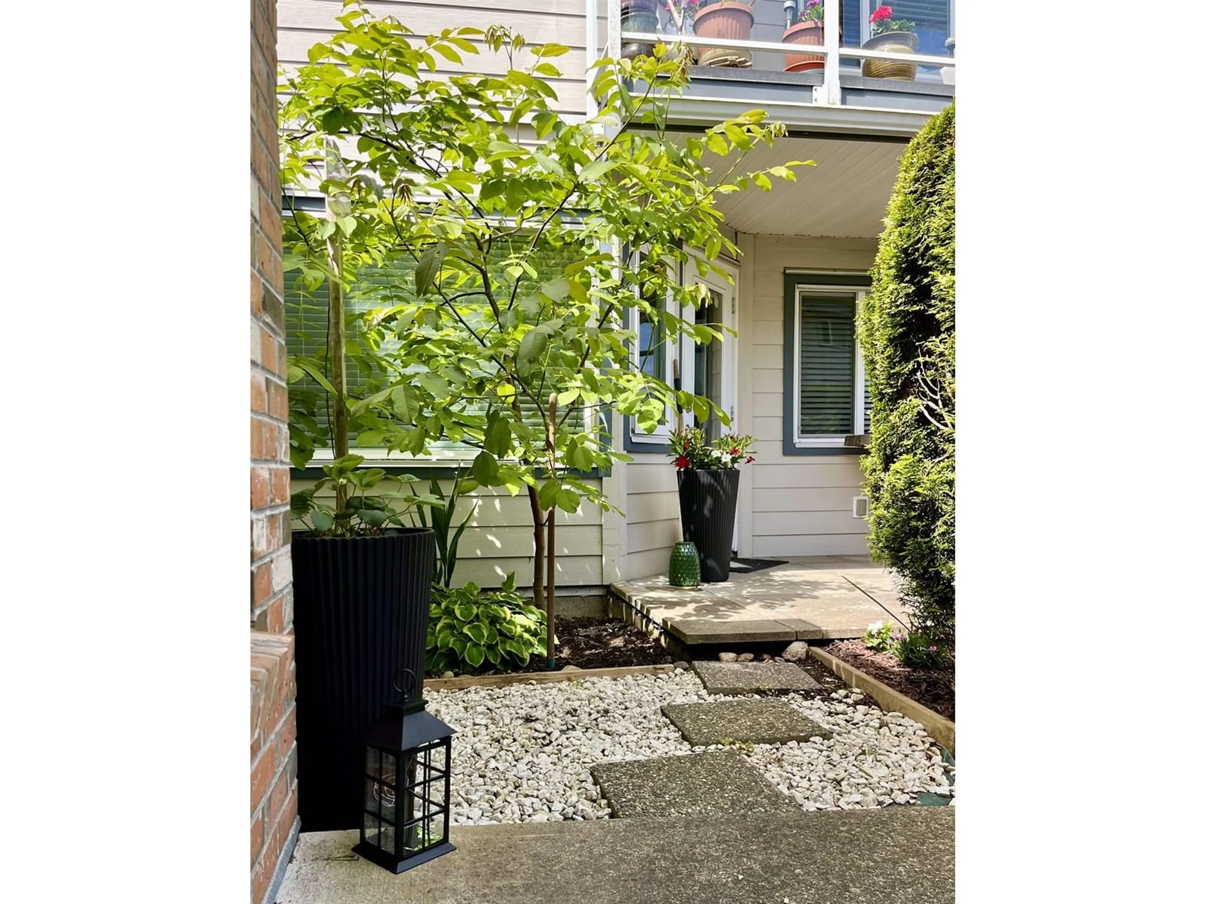 Indoor entryway for 111 - 13959 16, Surrey British Columbia V4A1P8