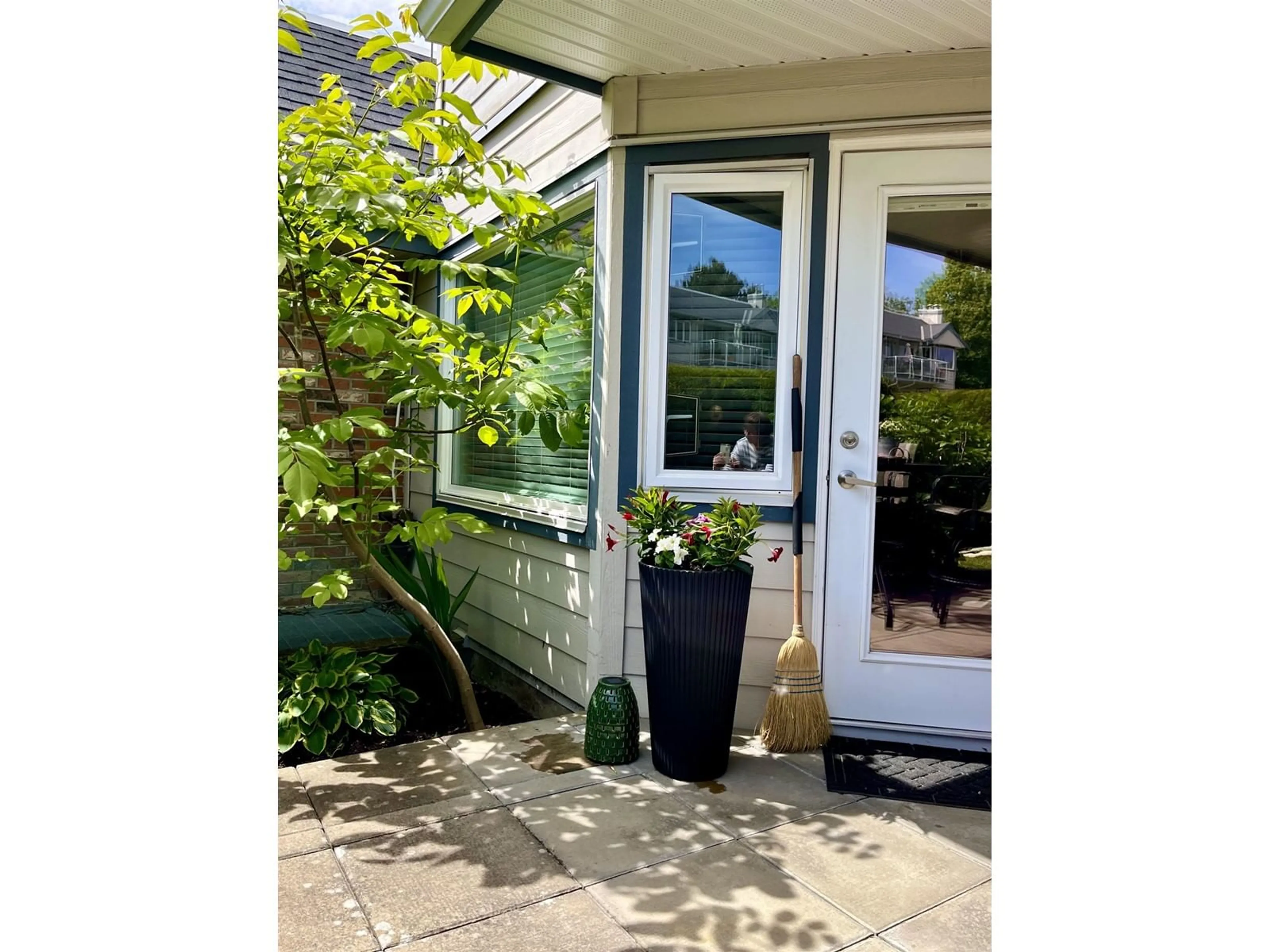 Indoor entryway for 111 - 13959 16, Surrey British Columbia V4A1P8
