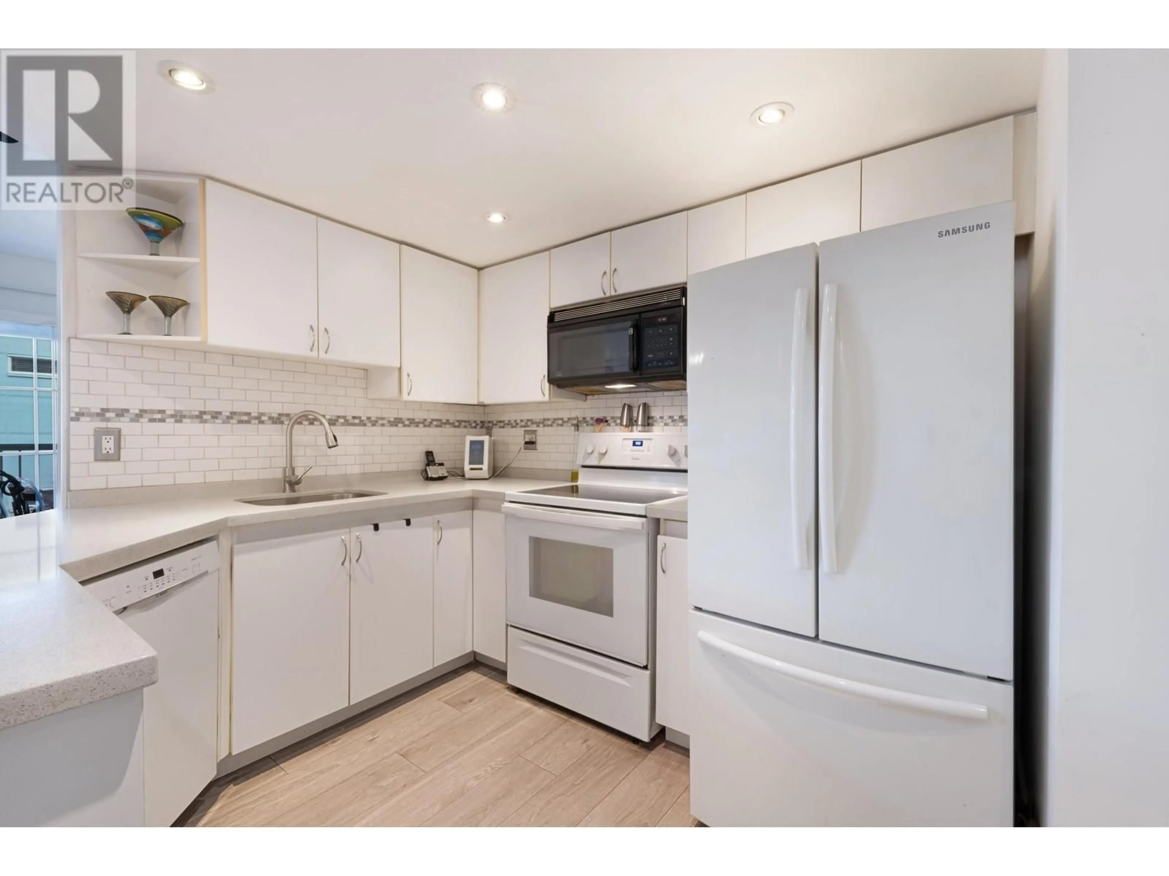 Standard kitchen, unknown for 302 - 2388 WELCHER AVENUE, Port Coquitlam British Columbia V3C1X5