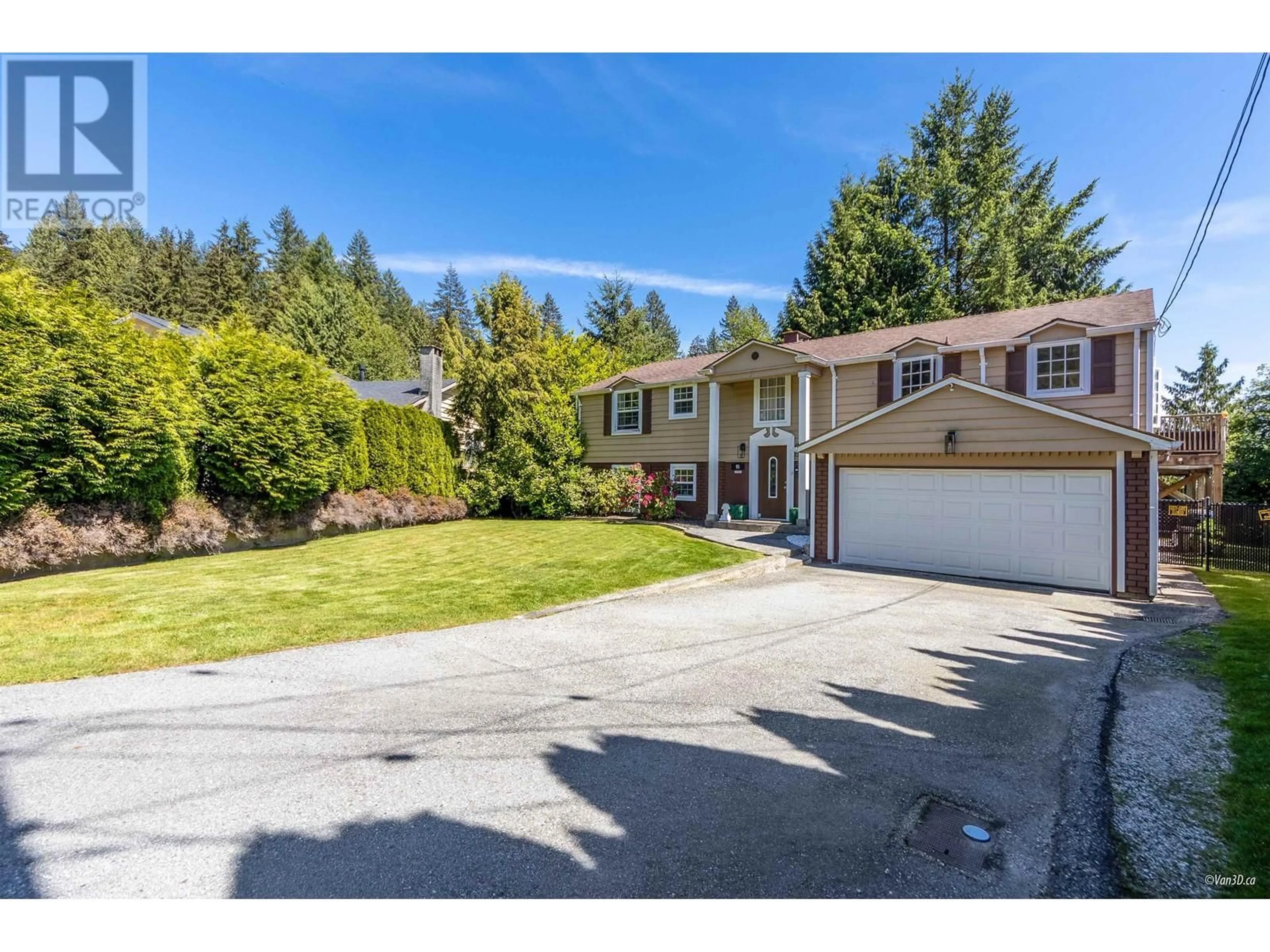 A pic from outside/outdoor area/front of a property/back of a property/a pic from drone, street for 91 DEEP DENE PLACE, West Vancouver British Columbia V7S1A3
