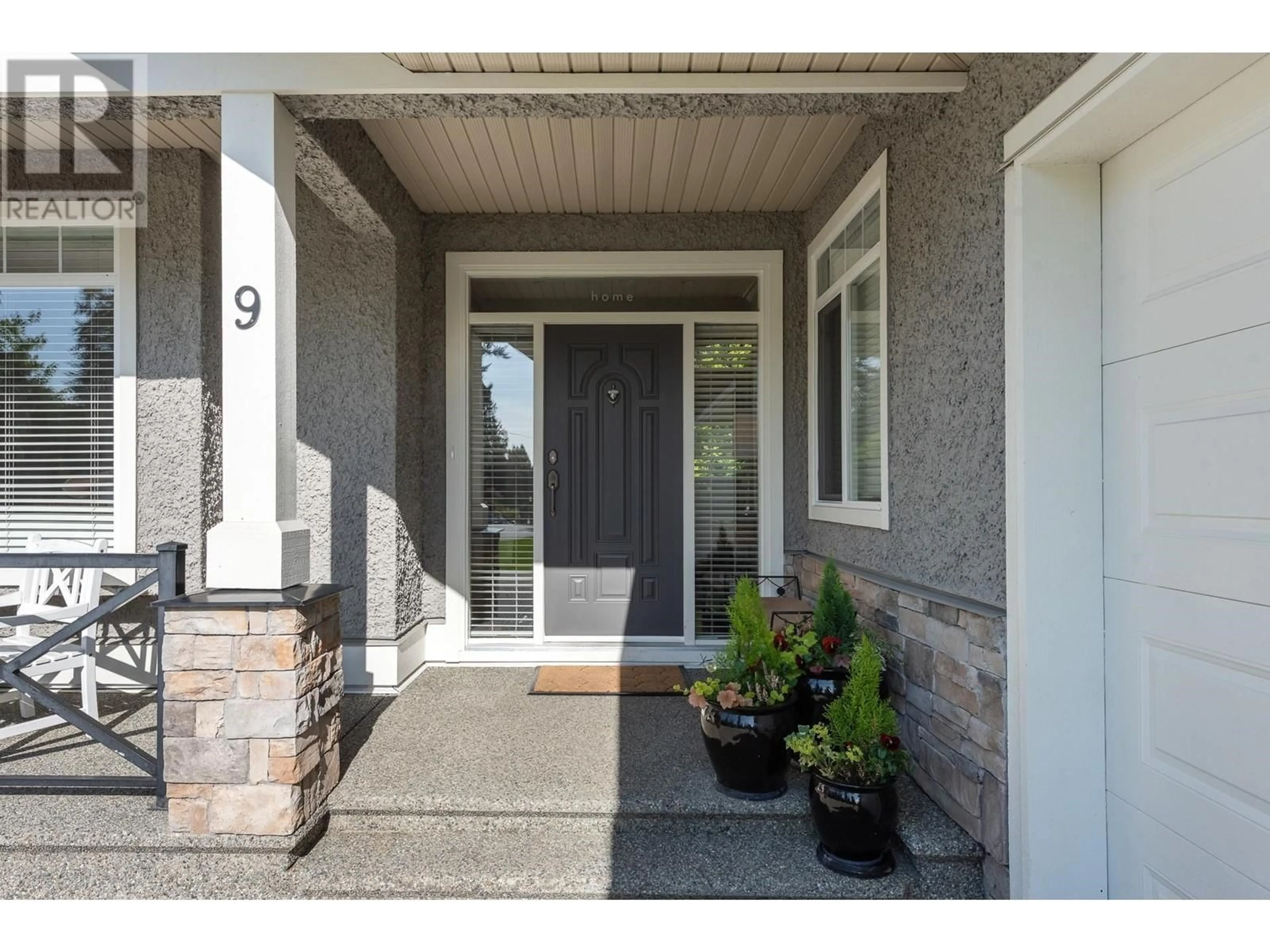 Indoor entryway for 9 ALDER WAY, Anmore British Columbia V3H4Y5