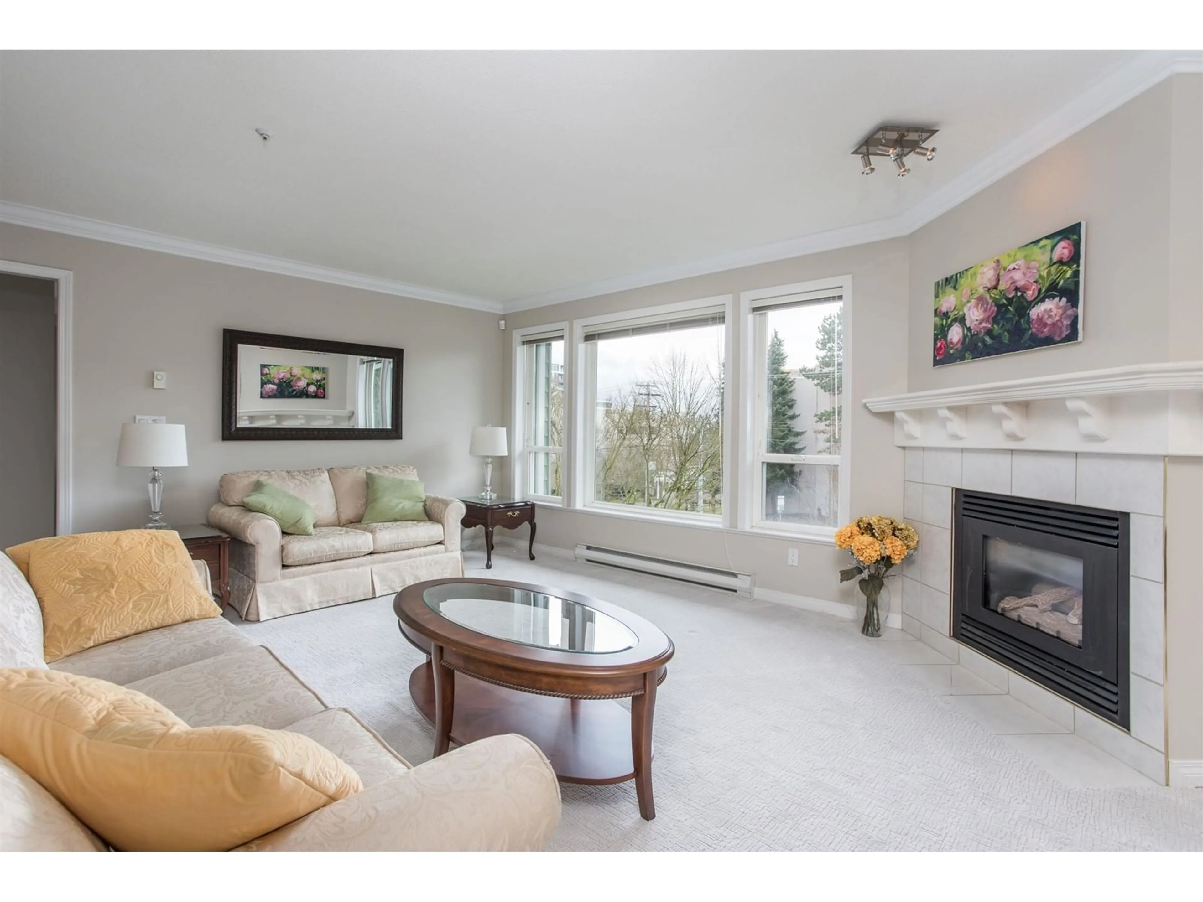 Living room with furniture, unknown for 311 - 15555 16, Surrey British Columbia V4A1R7