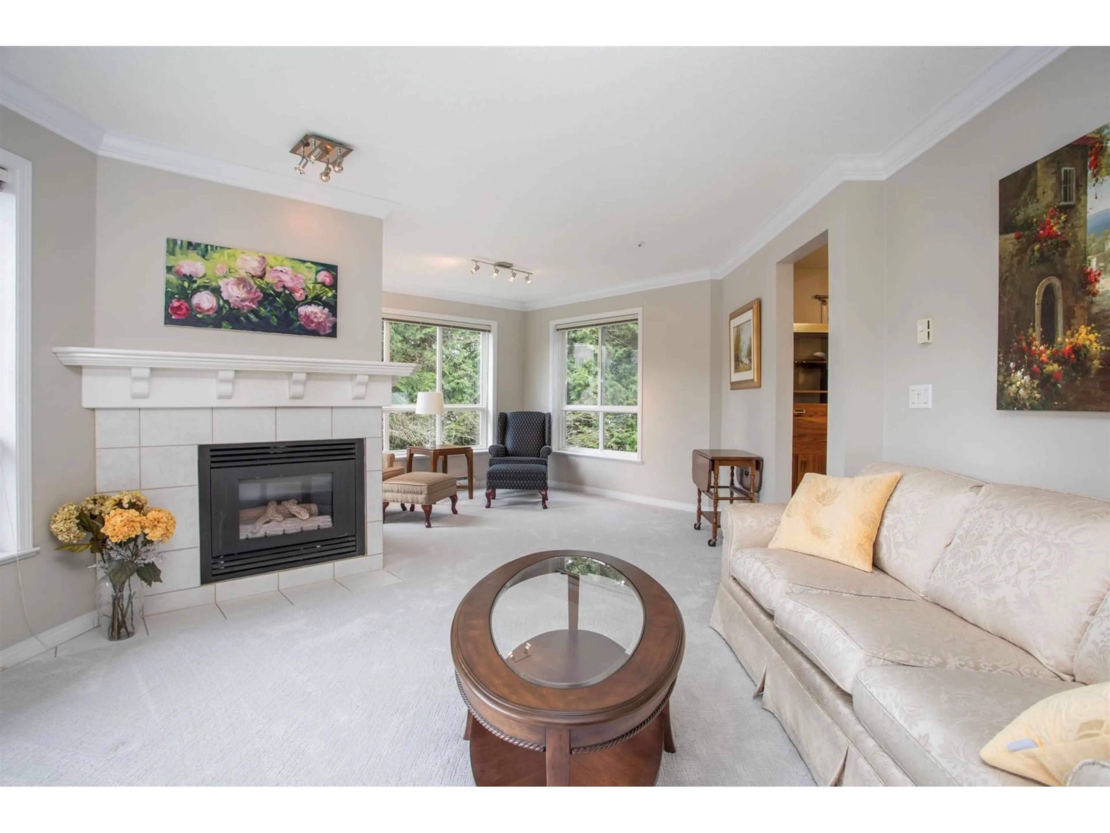 Living room with furniture, unknown for 311 - 15555 16, Surrey British Columbia V4A1R7